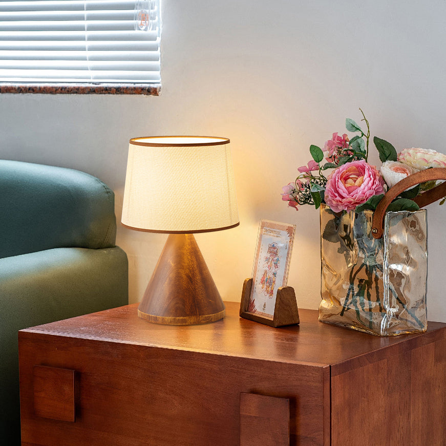 LuxeAmalia - Table Lamp with Stylish Base and Soft Lighting