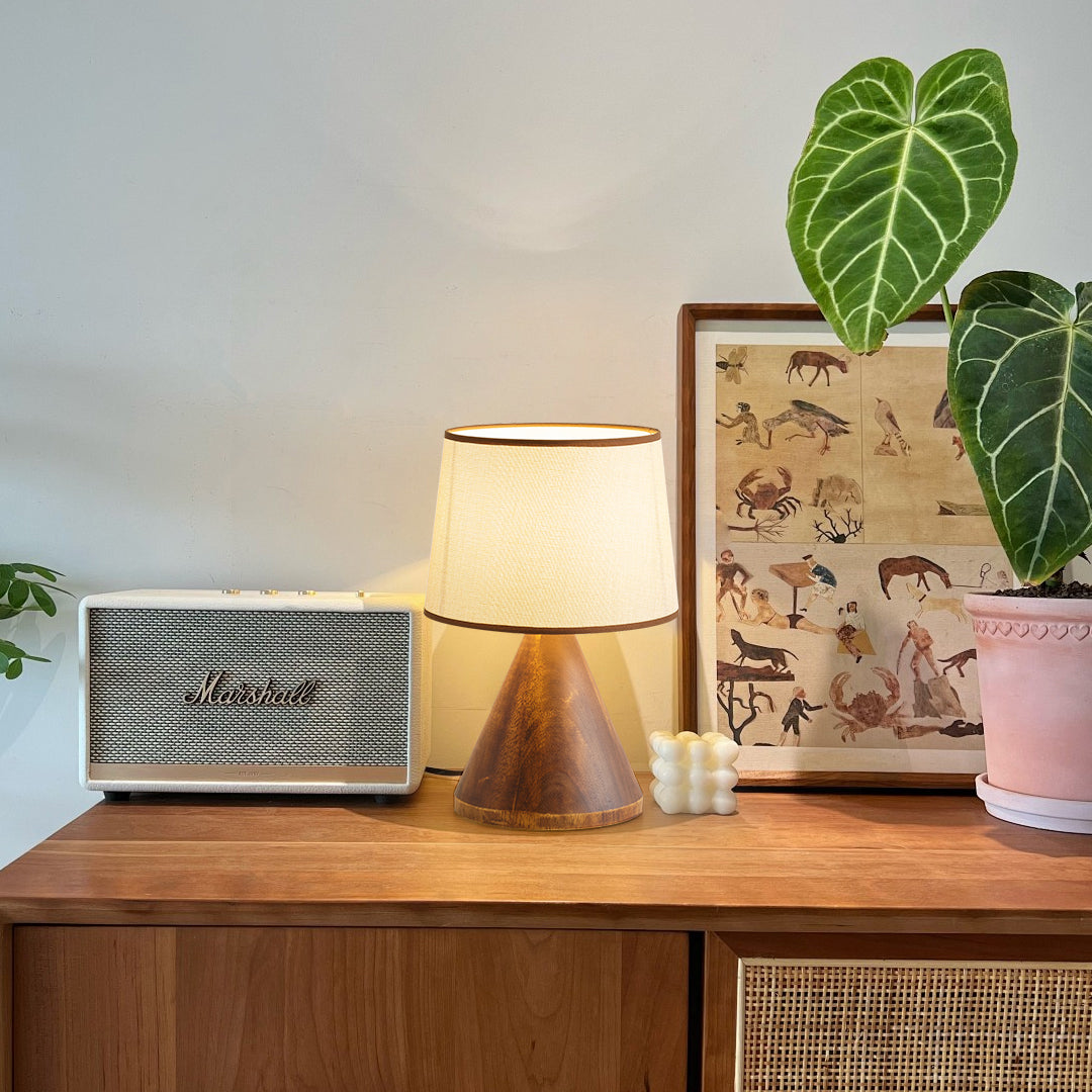 LuxeAmalia - Table Lamp with Stylish Base and Soft Lighting