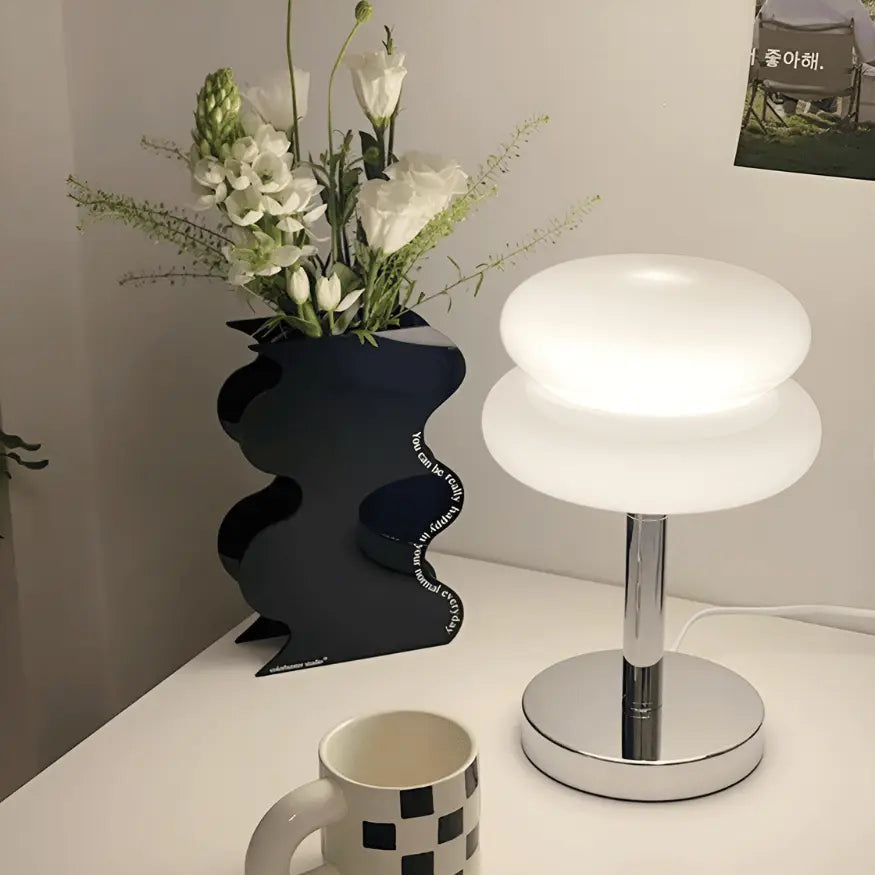 MacaronGlow - Elegante Glastischlampe für Ihr Interieur