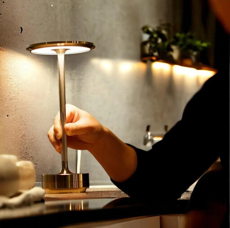 SilentGlow - Trådløs Genopladelig Natlampe til Bekvem Belysning