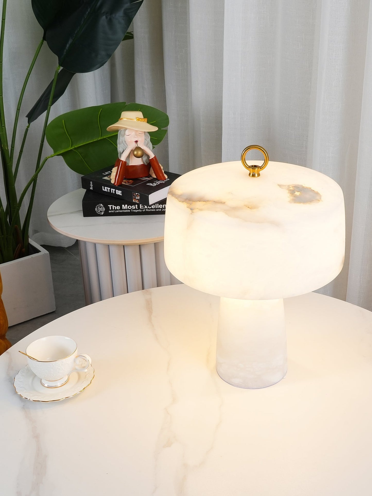 LuxeAogashima - Table Lamp with Elegant Design and Cosy Light Diffusion