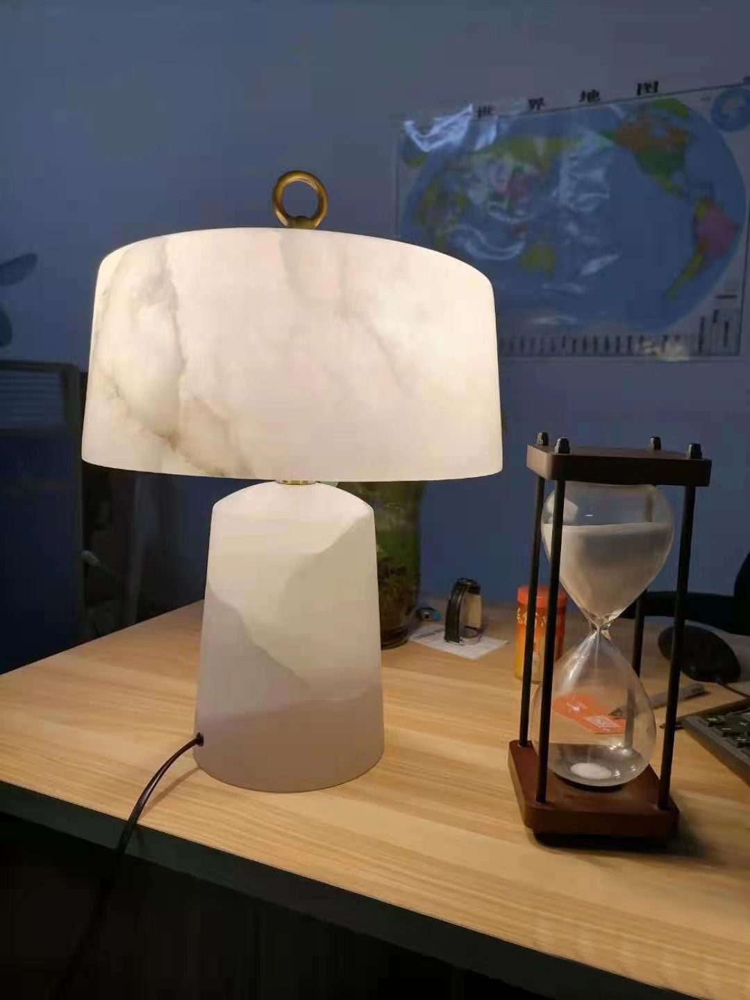 LuxeAogashima - Table Lamp with Elegant Design and Cosy Light Diffusion