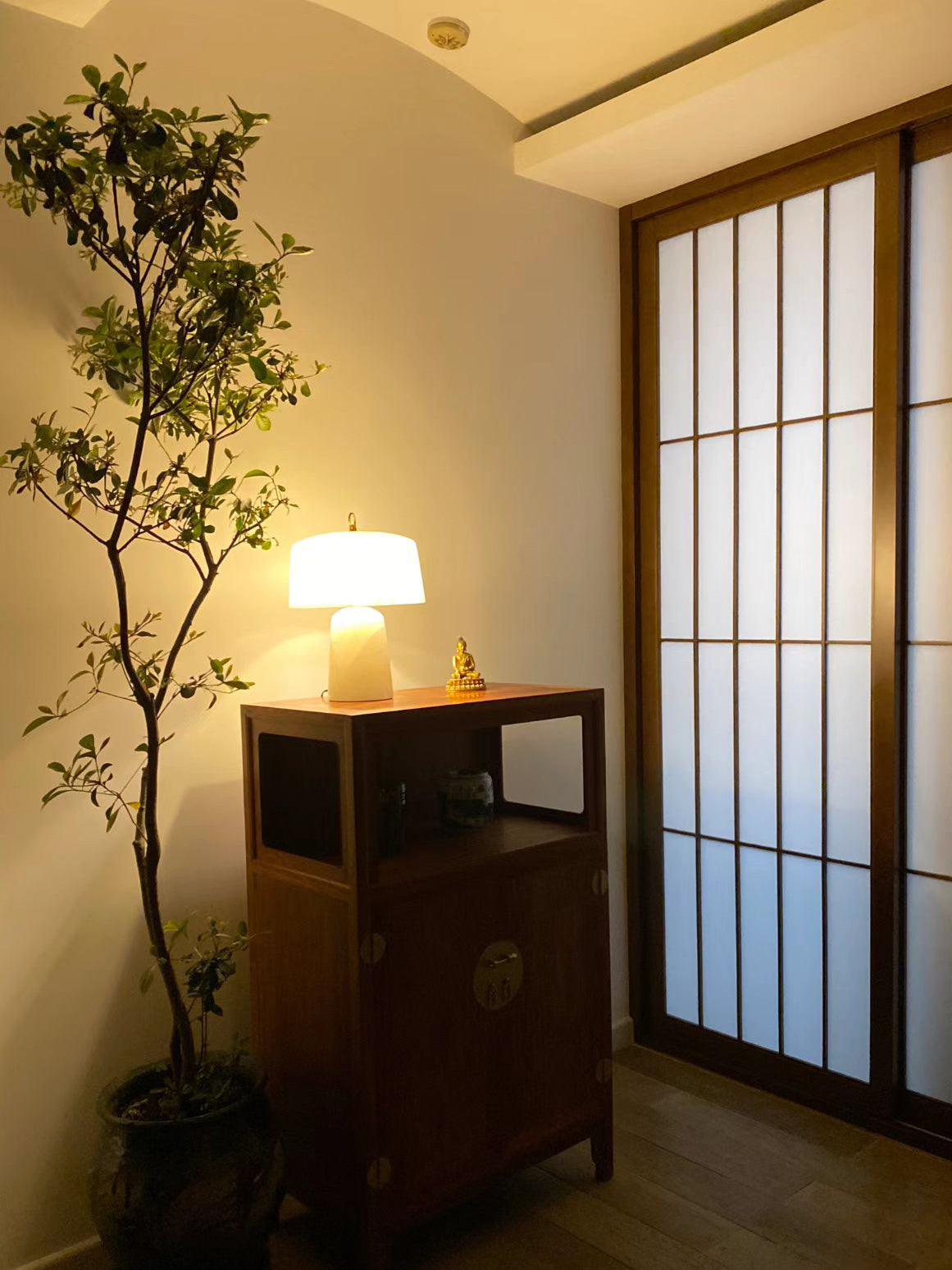 LuxeAogashima - Table Lamp with Elegant Design and Cosy Light Diffusion