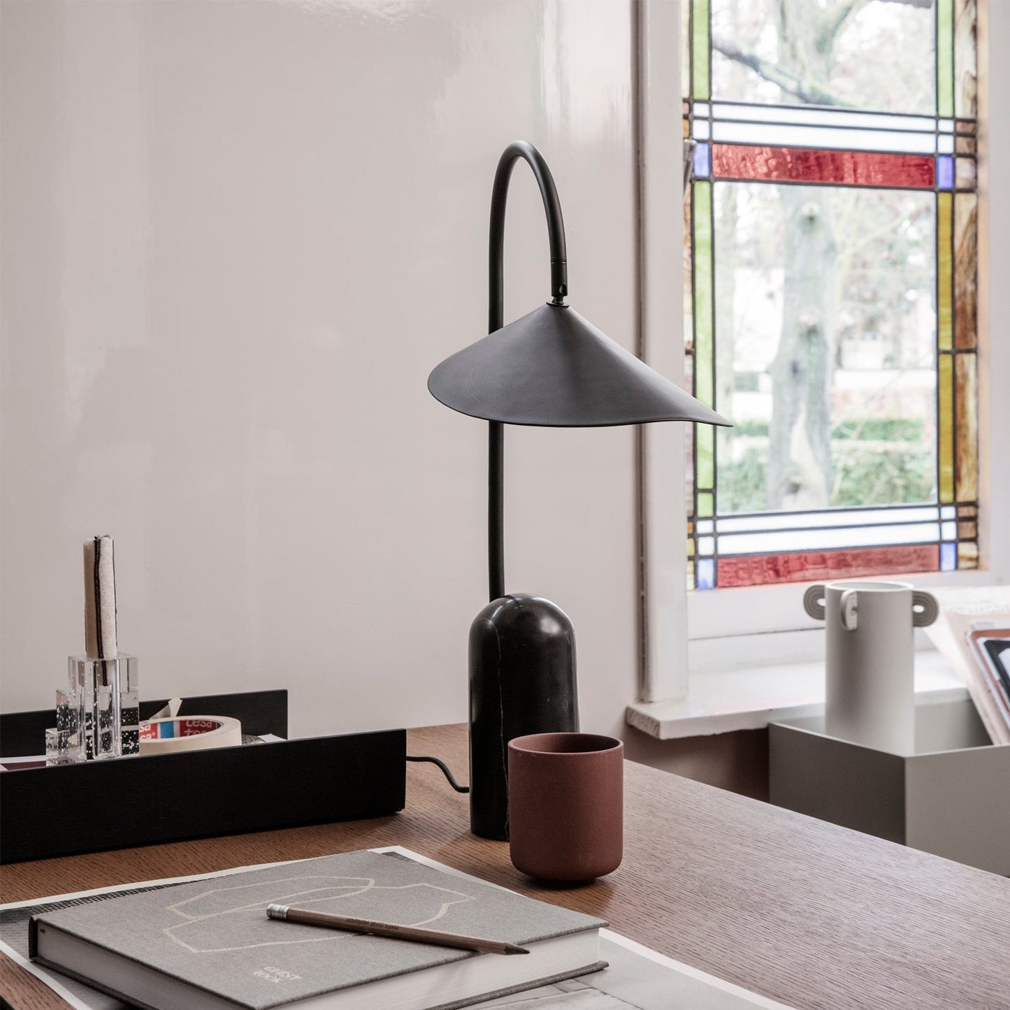 LeafArch - Elegant Adjustable Table Lamp
