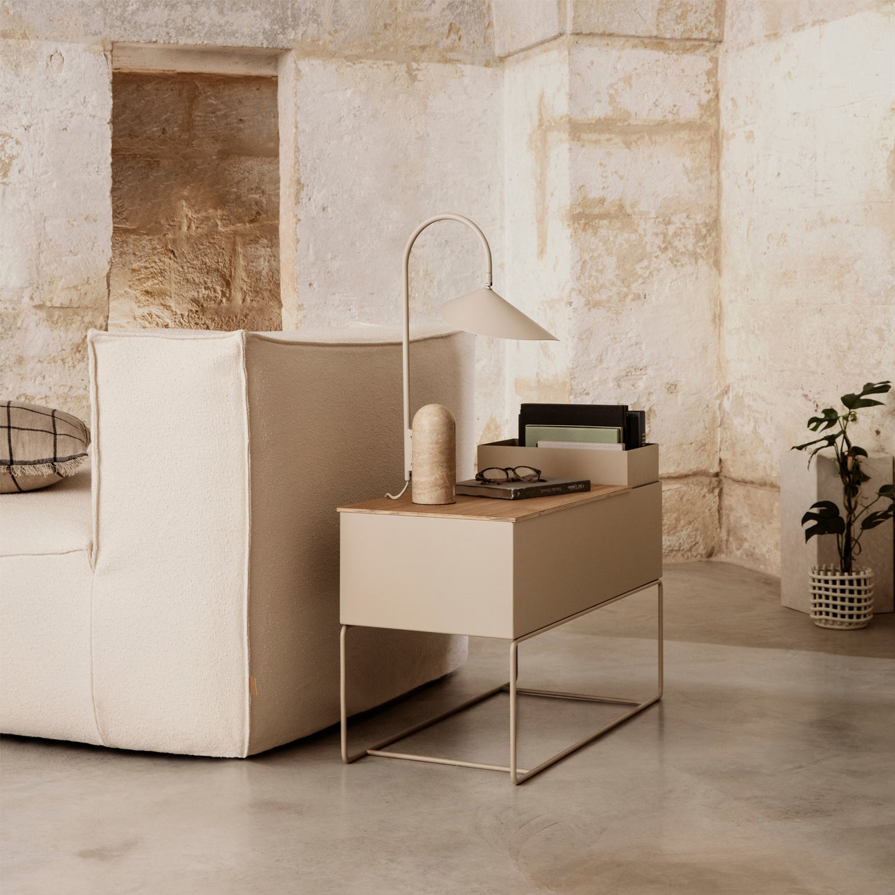 LeafArch - Elegant Adjustable Table Lamp