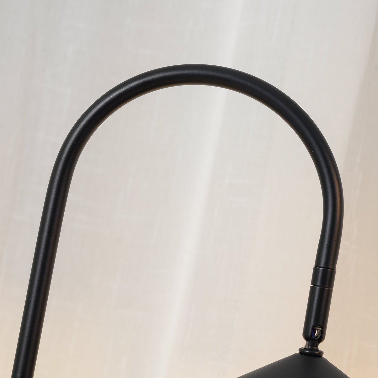 LeafArch - Elegant Adjustable Table Lamp