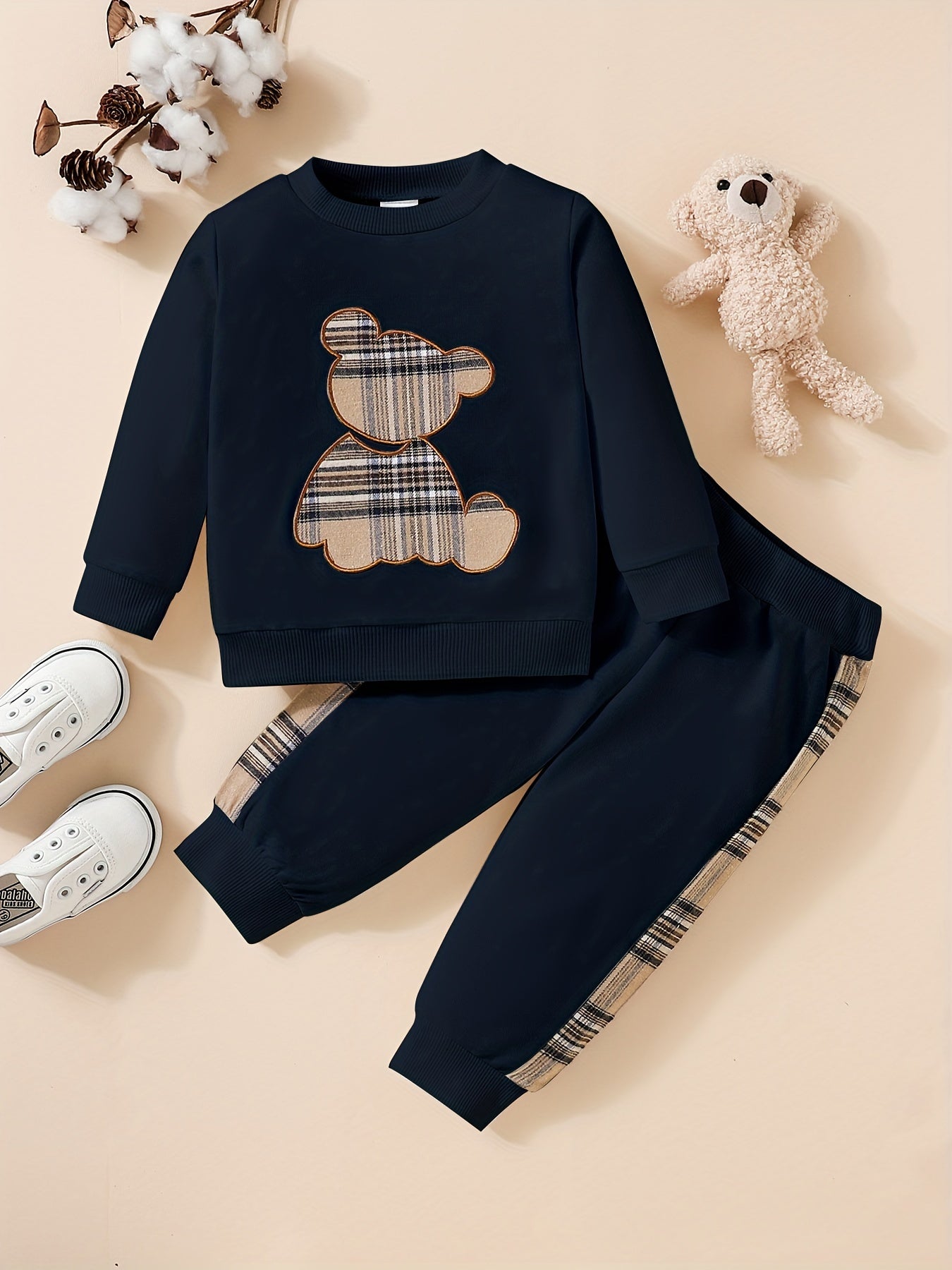 2-piece outfit - sweatshirt with bear embroidery and trousers - Paris