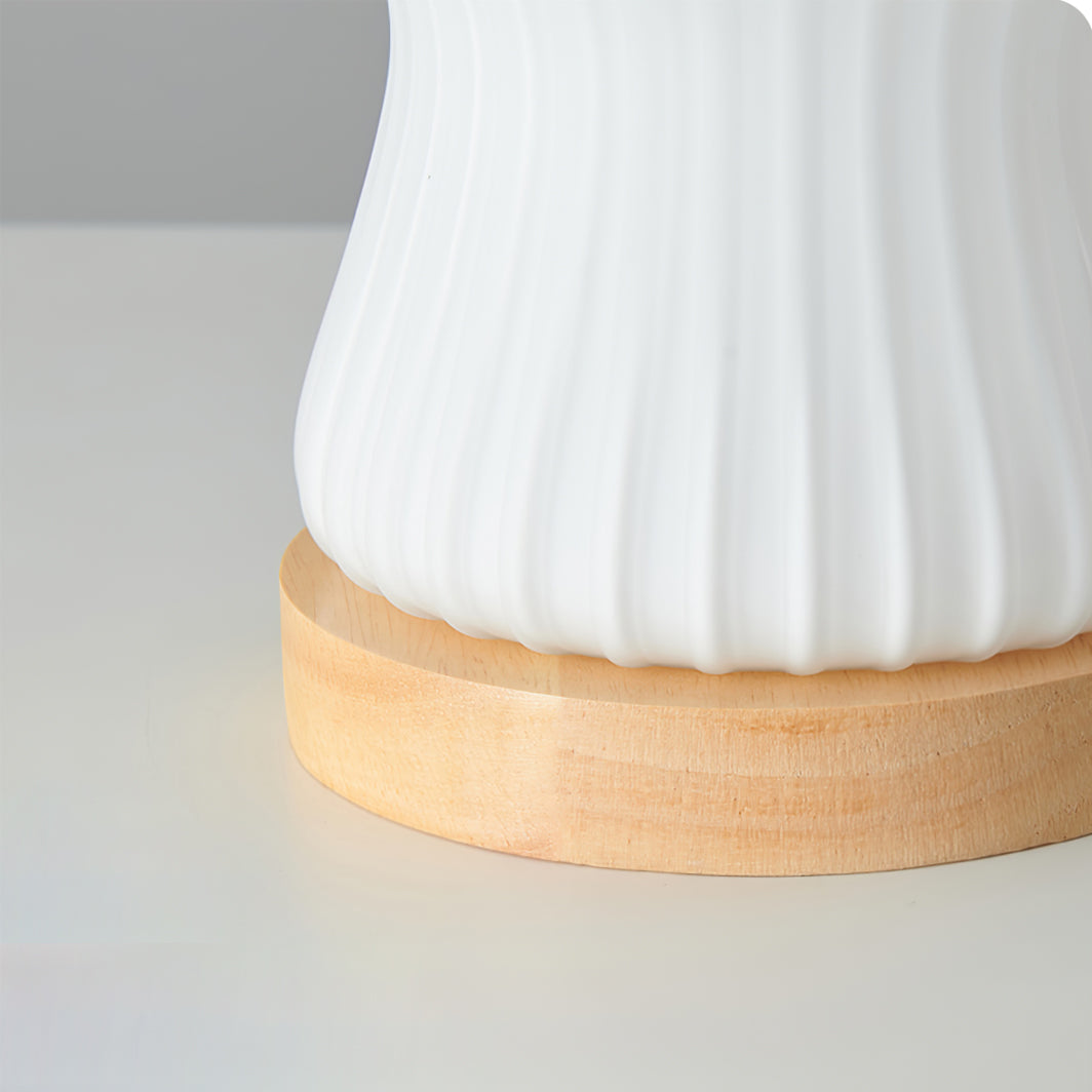 GlowFold – Foldet Glas Bordlampe med Træfod