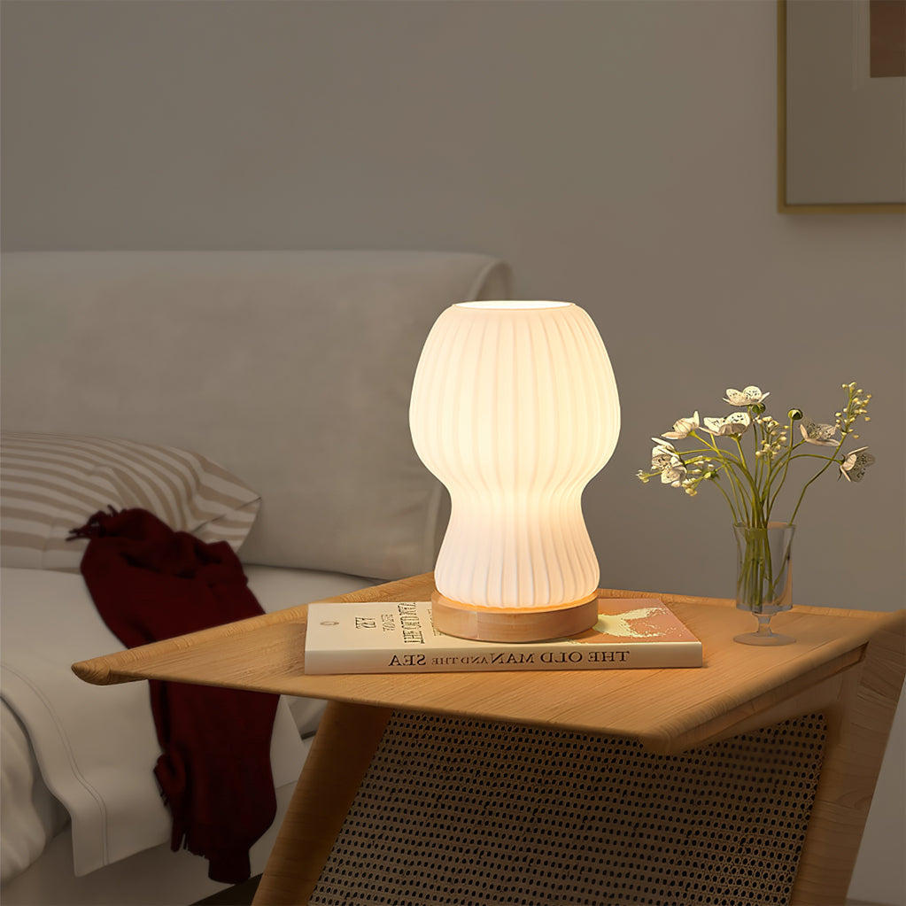 GlowFold – Foldet Glas Bordlampe med Træfod