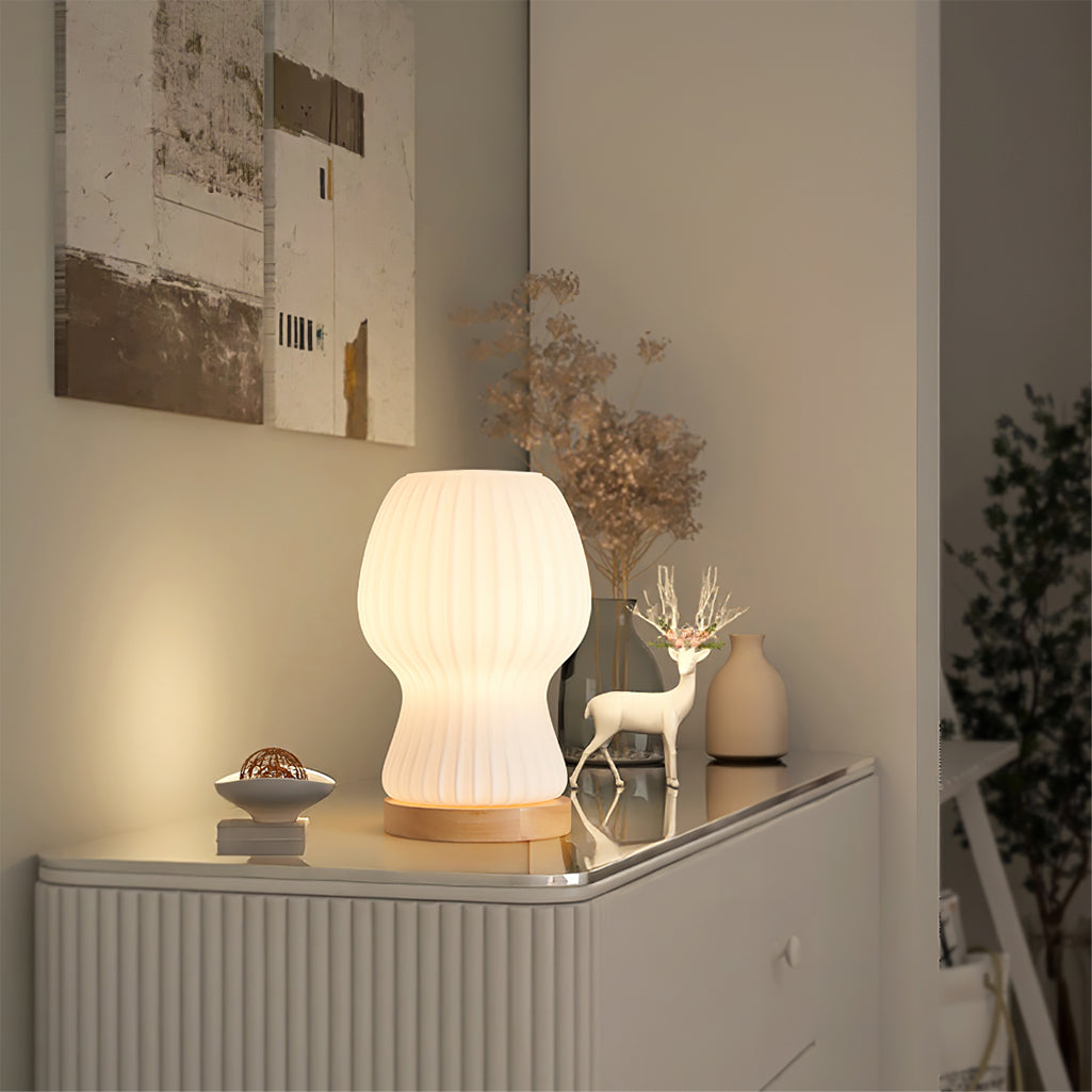 GlowFold – Foldet Glas Bordlampe med Træfod