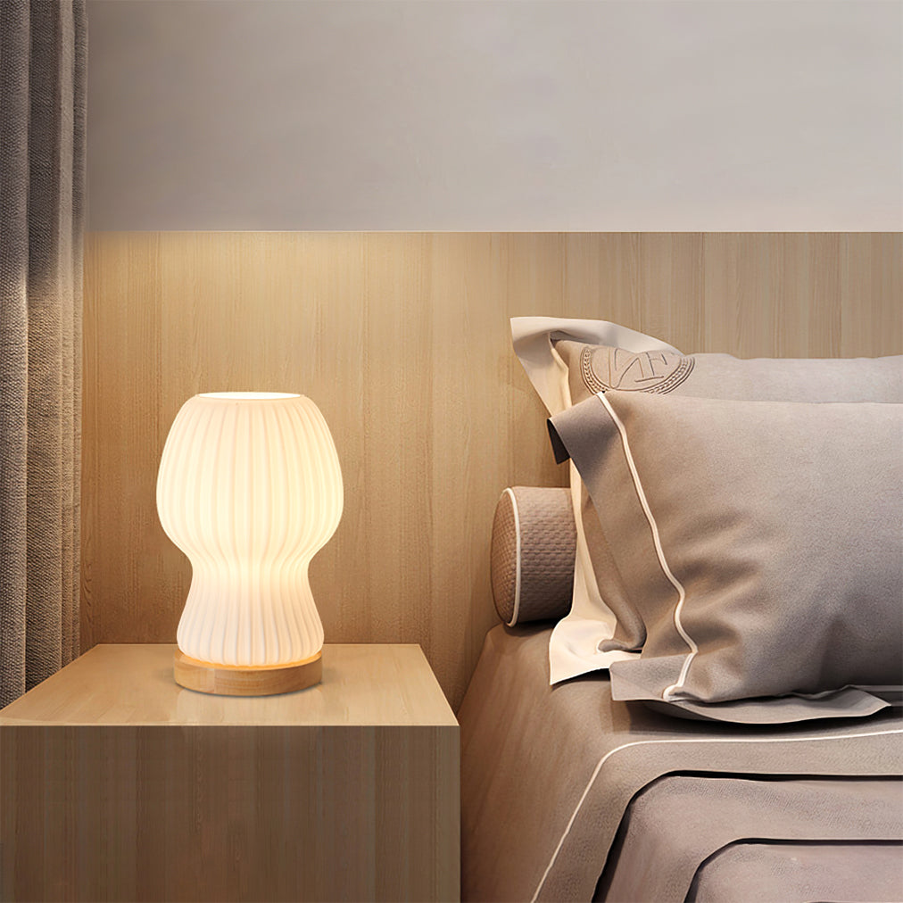 GlowFold – Foldet Glas Bordlampe med Træfod