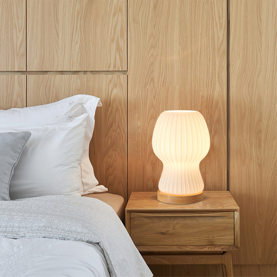 GlowFold – Foldet Glas Bordlampe med Træfod