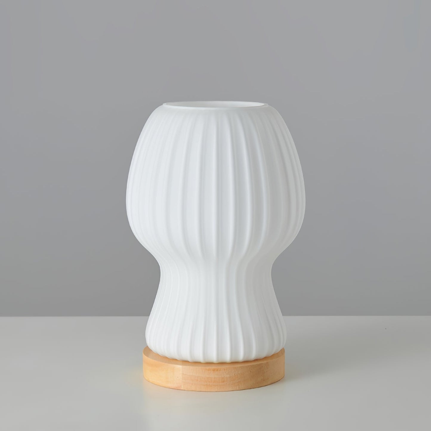 GlowFold – Foldet Glas Bordlampe med Træfod