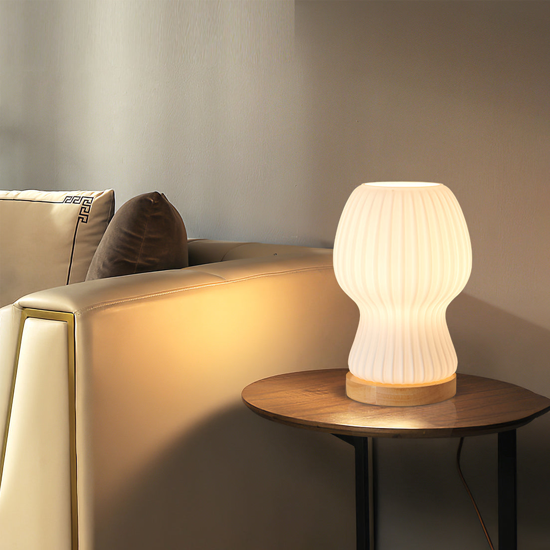 GlowFold – Foldet Glas Bordlampe med Træfod
