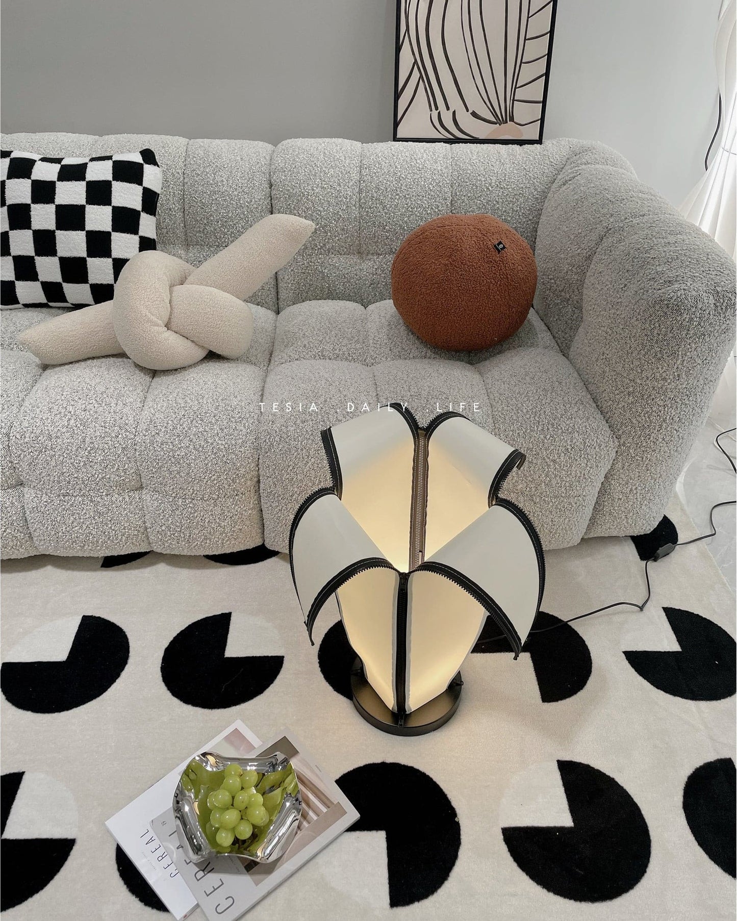LuxeBanana - Table Lamp with Cheerful Banana Shape and Subtle Lighting