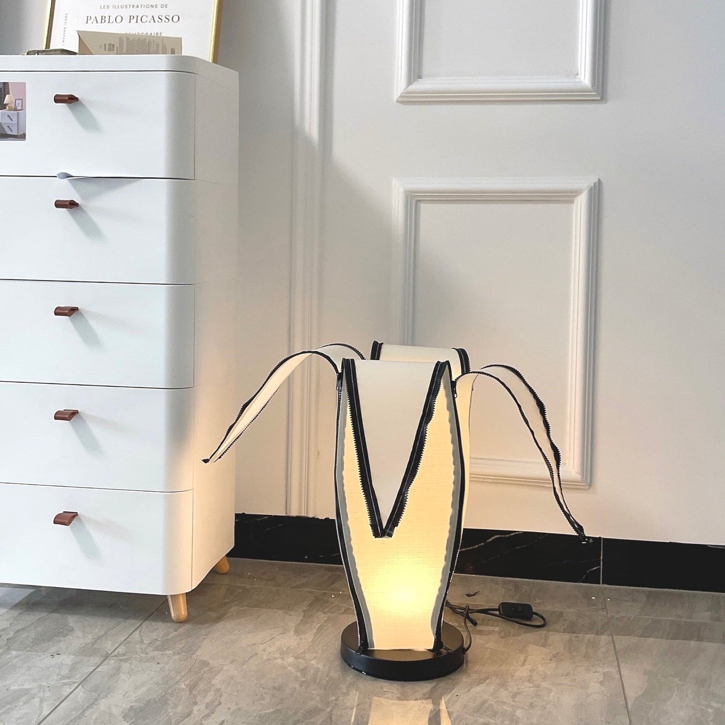 LuxeBanana - Table Lamp with Cheerful Banana Shape and Subtle Lighting