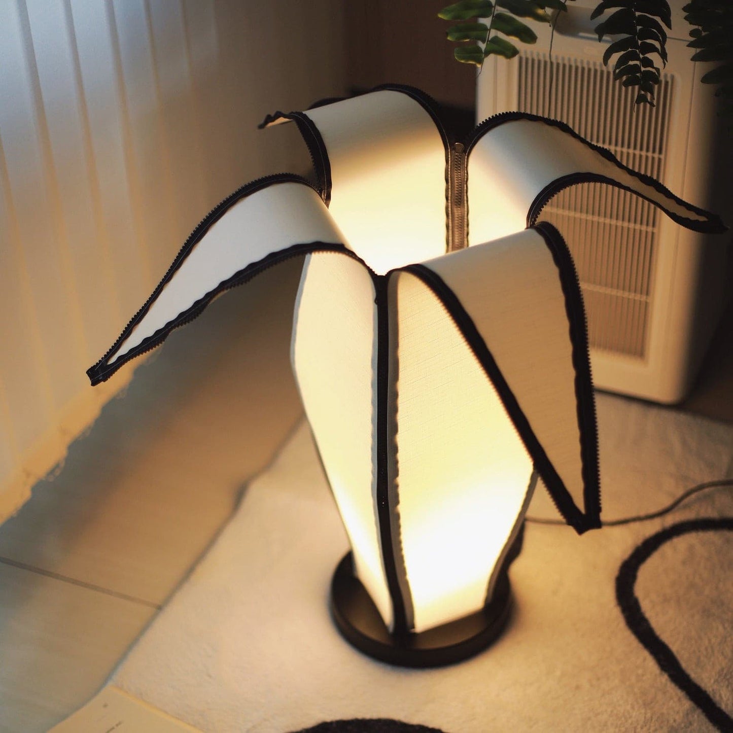 LuxeBanana - Table Lamp with Cheerful Banana Shape and Subtle Lighting