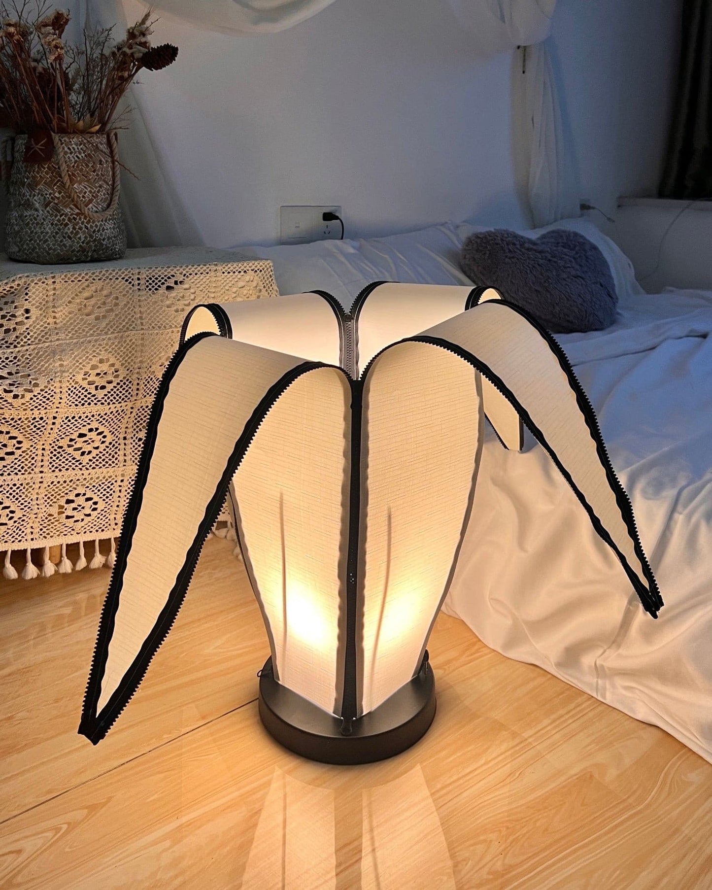 LuxeBanana - Table Lamp with Cheerful Banana Shape and Subtle Lighting