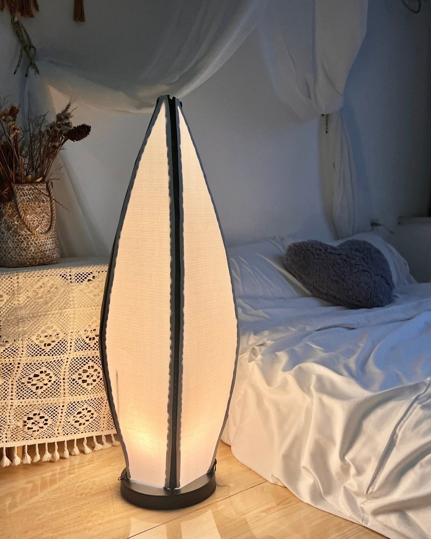 LuxeBanana - Table Lamp with Cheerful Banana Shape and Subtle Lighting