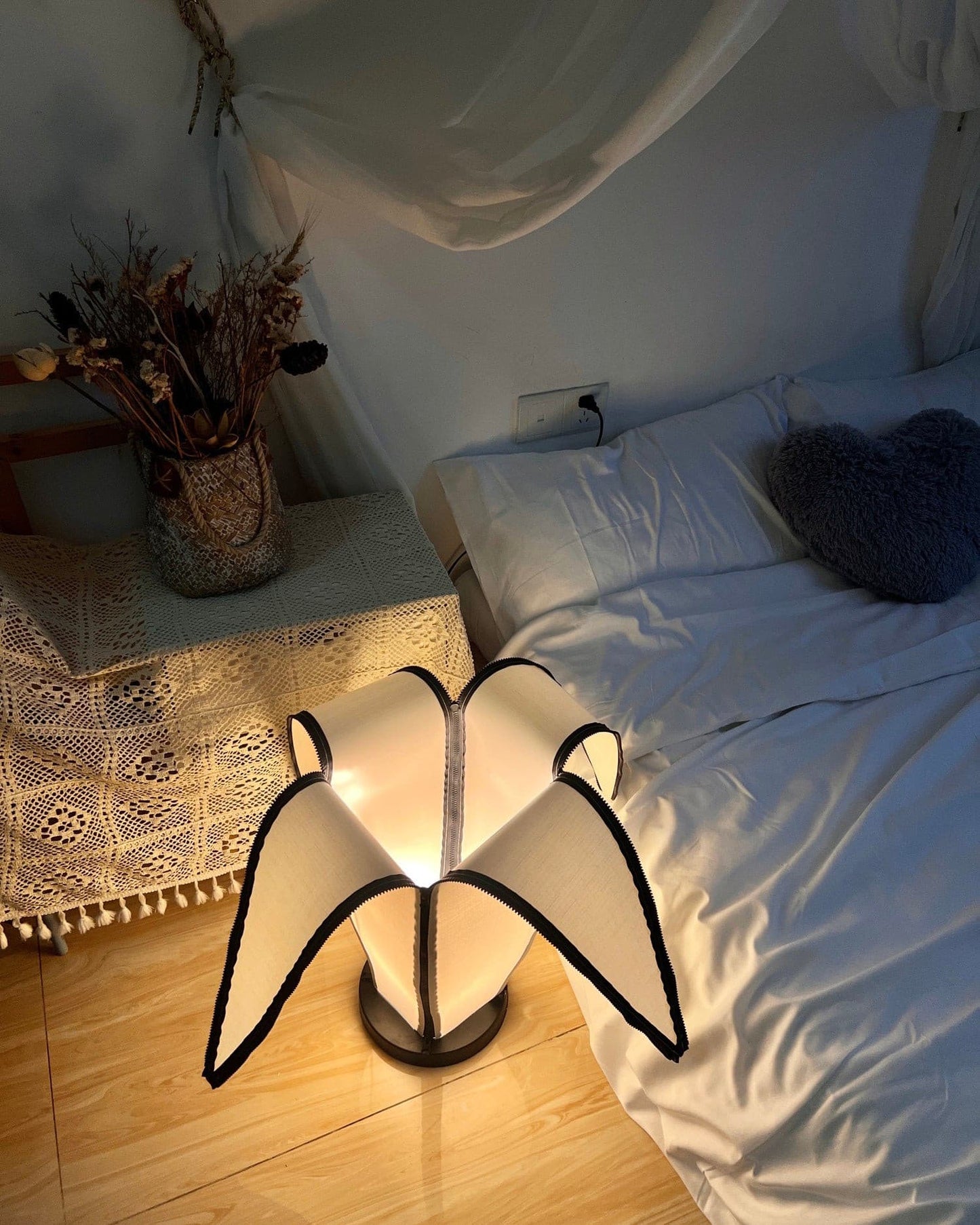 LuxeBanana - Table Lamp with Cheerful Banana Shape and Subtle Lighting