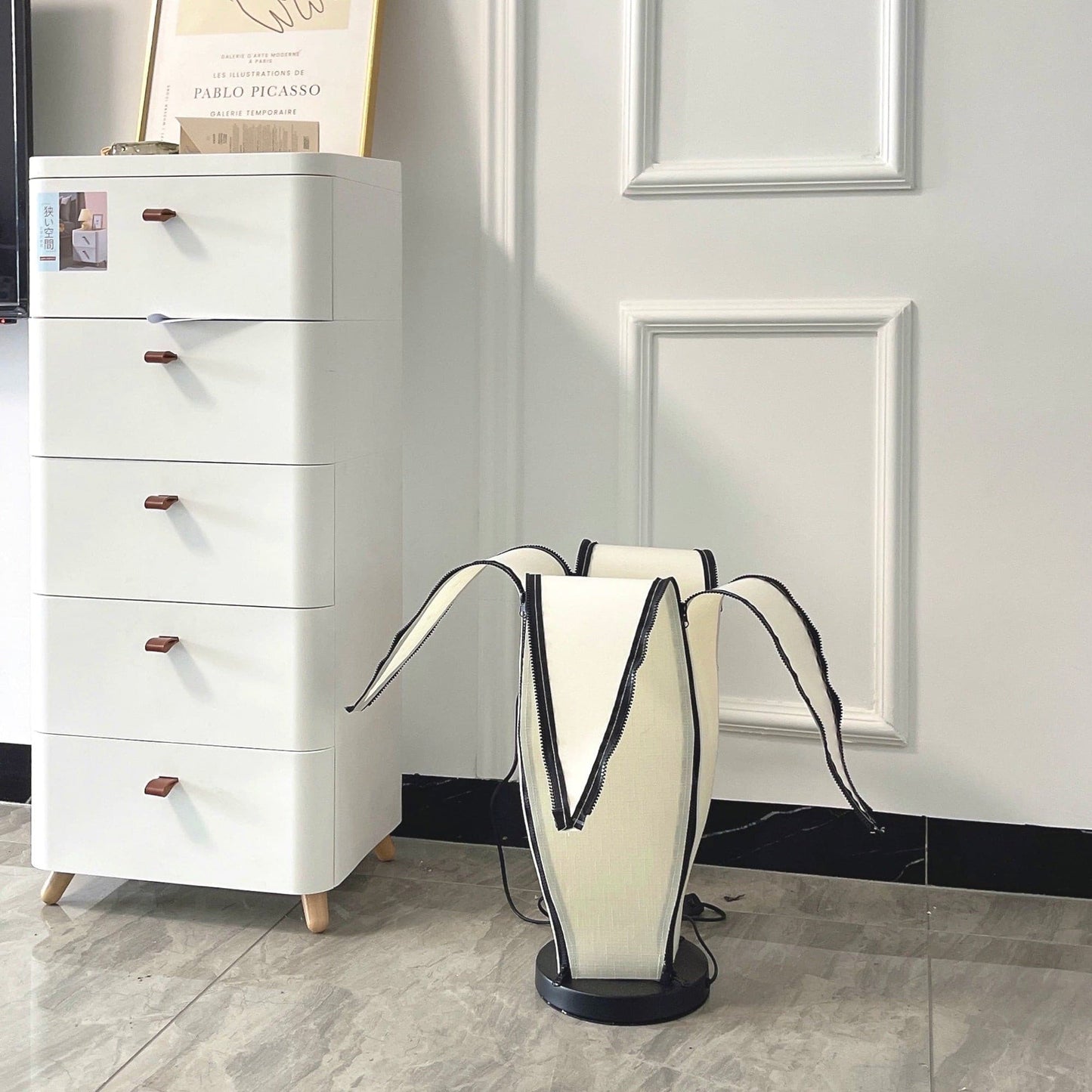 LuxeBanana - Table Lamp with Cheerful Banana Shape and Subtle Lighting