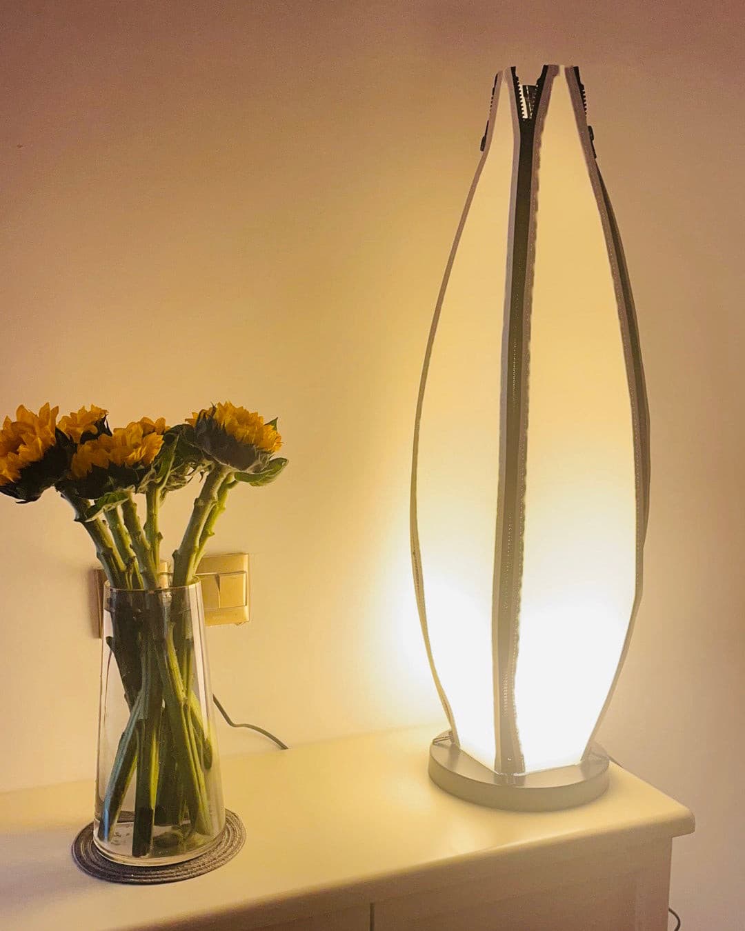 LuxeBanana - Table Lamp with Cheerful Banana Shape and Subtle Lighting
