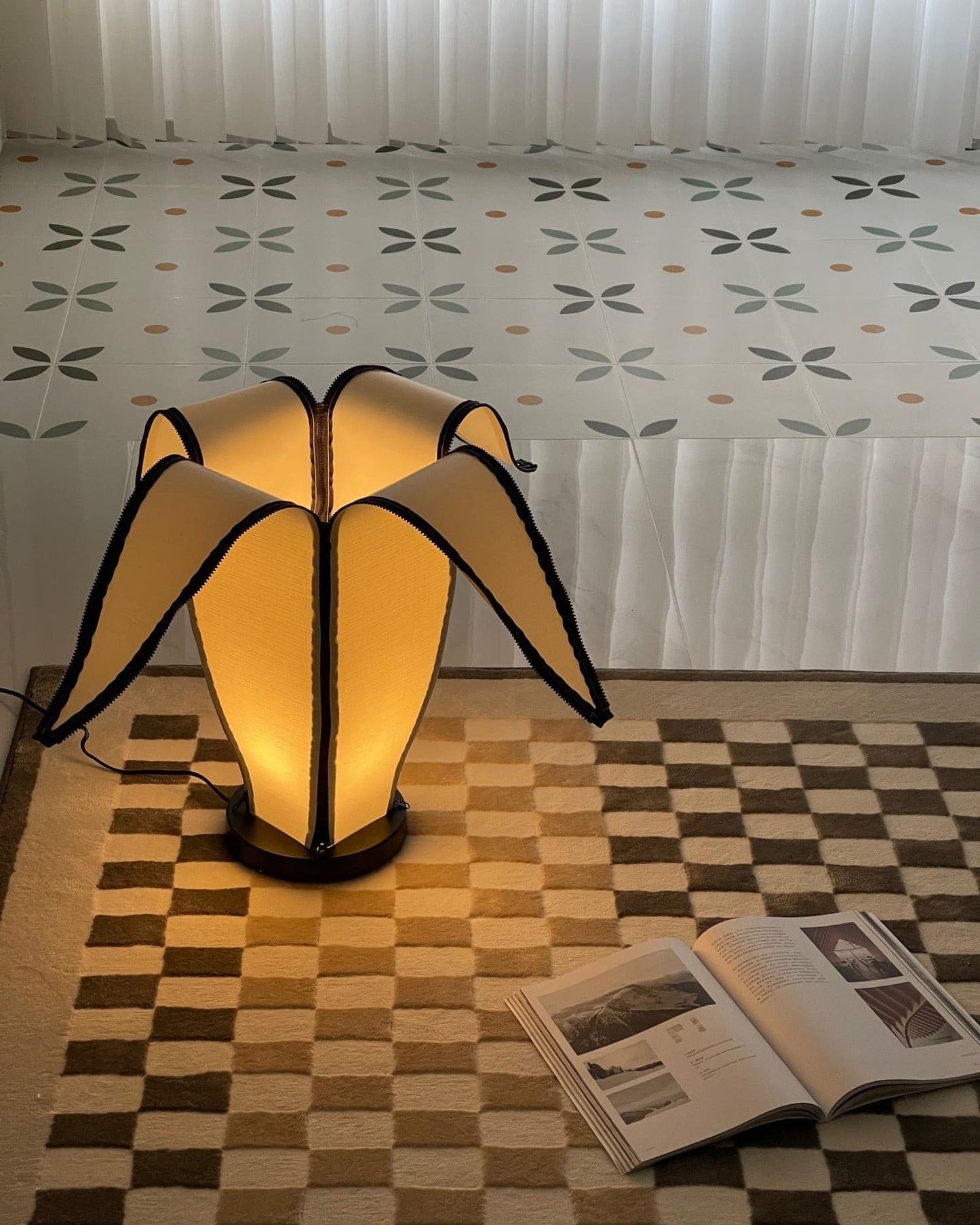 LuxeBanana - Table Lamp with Cheerful Banana Shape and Subtle Lighting