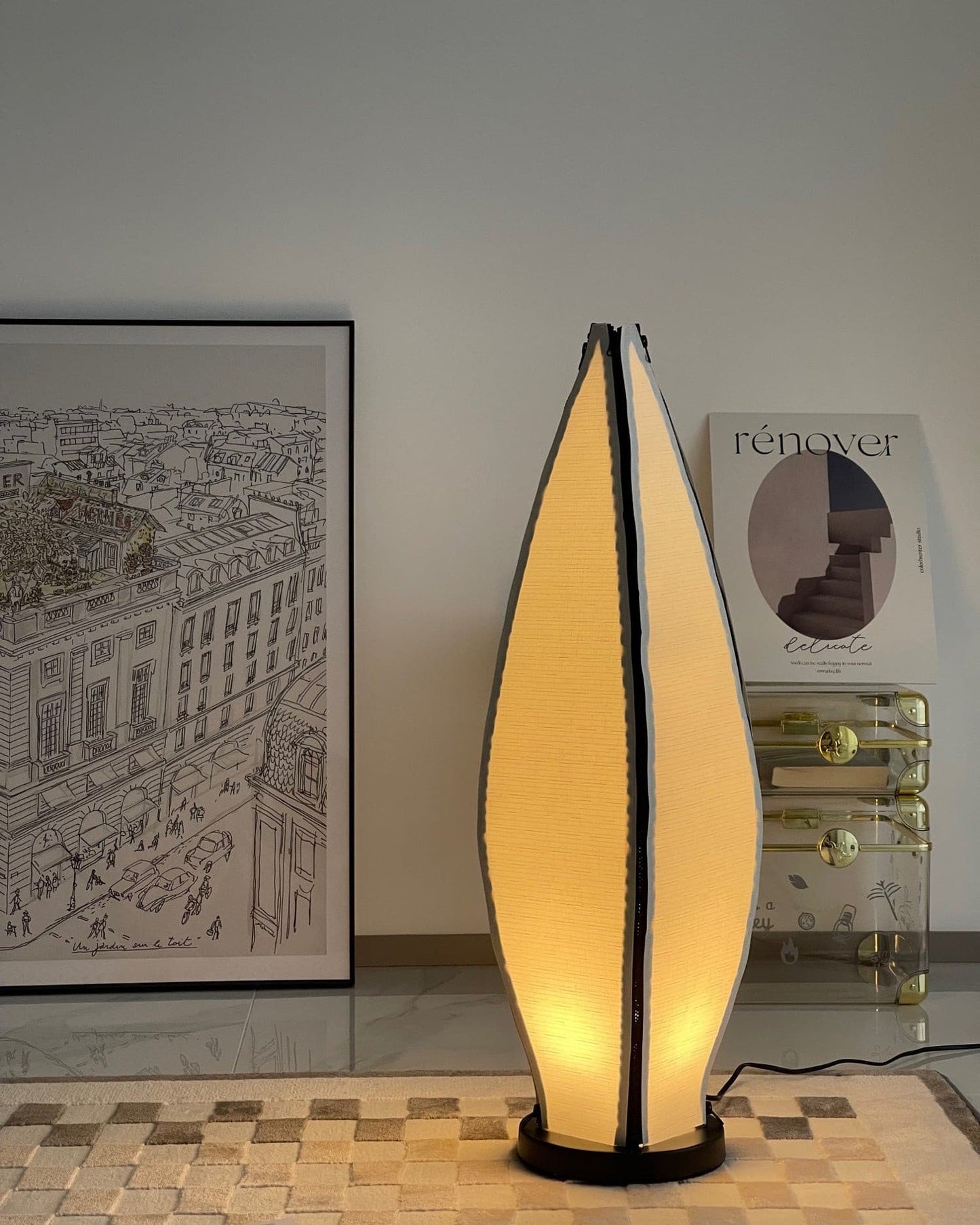 LuxeBanana - Table Lamp with Cheerful Banana Shape and Subtle Lighting