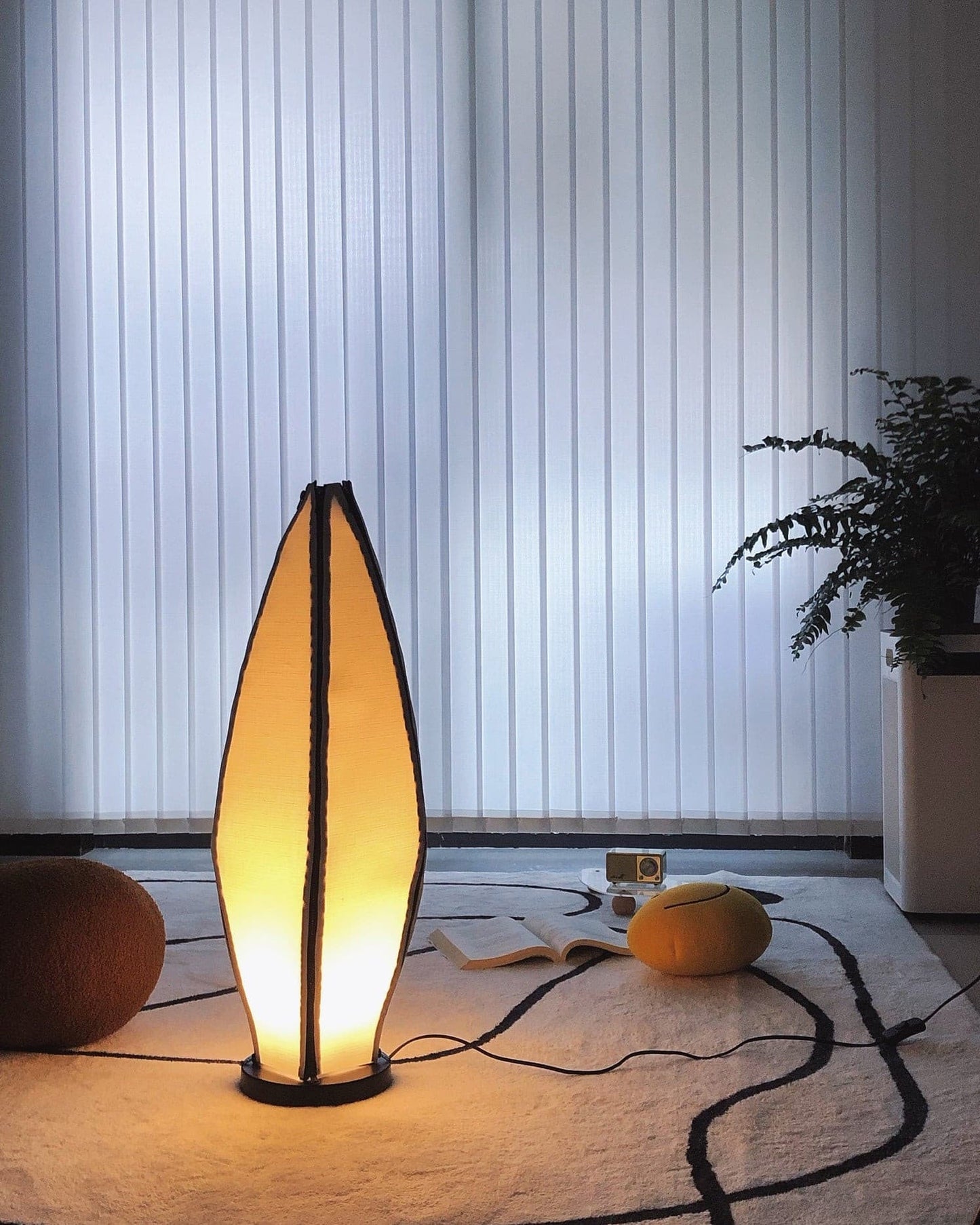 LuxeBanana - Table Lamp with Cheerful Banana Shape and Subtle Lighting