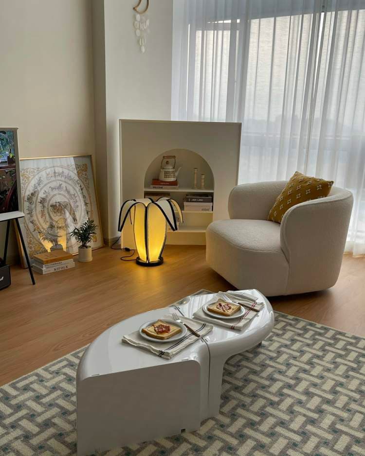 LuxeBanana - Table Lamp with Cheerful Banana Shape and Subtle Lighting