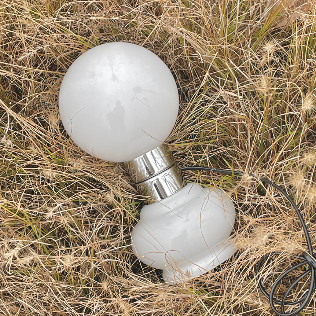 LumeSphere – Elegant hvid bordlampe med glaskugle