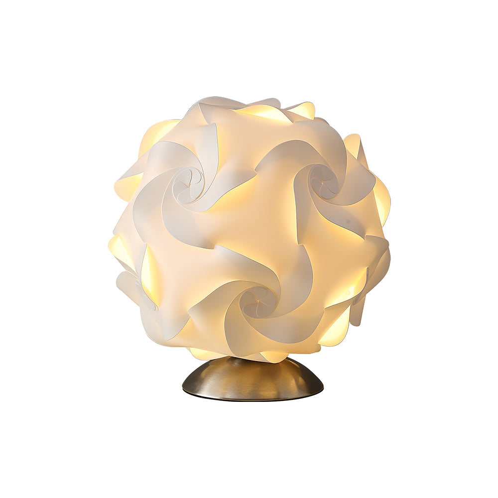 FloraLicht - Bordlampe med blomsterinspiration og tidløst design