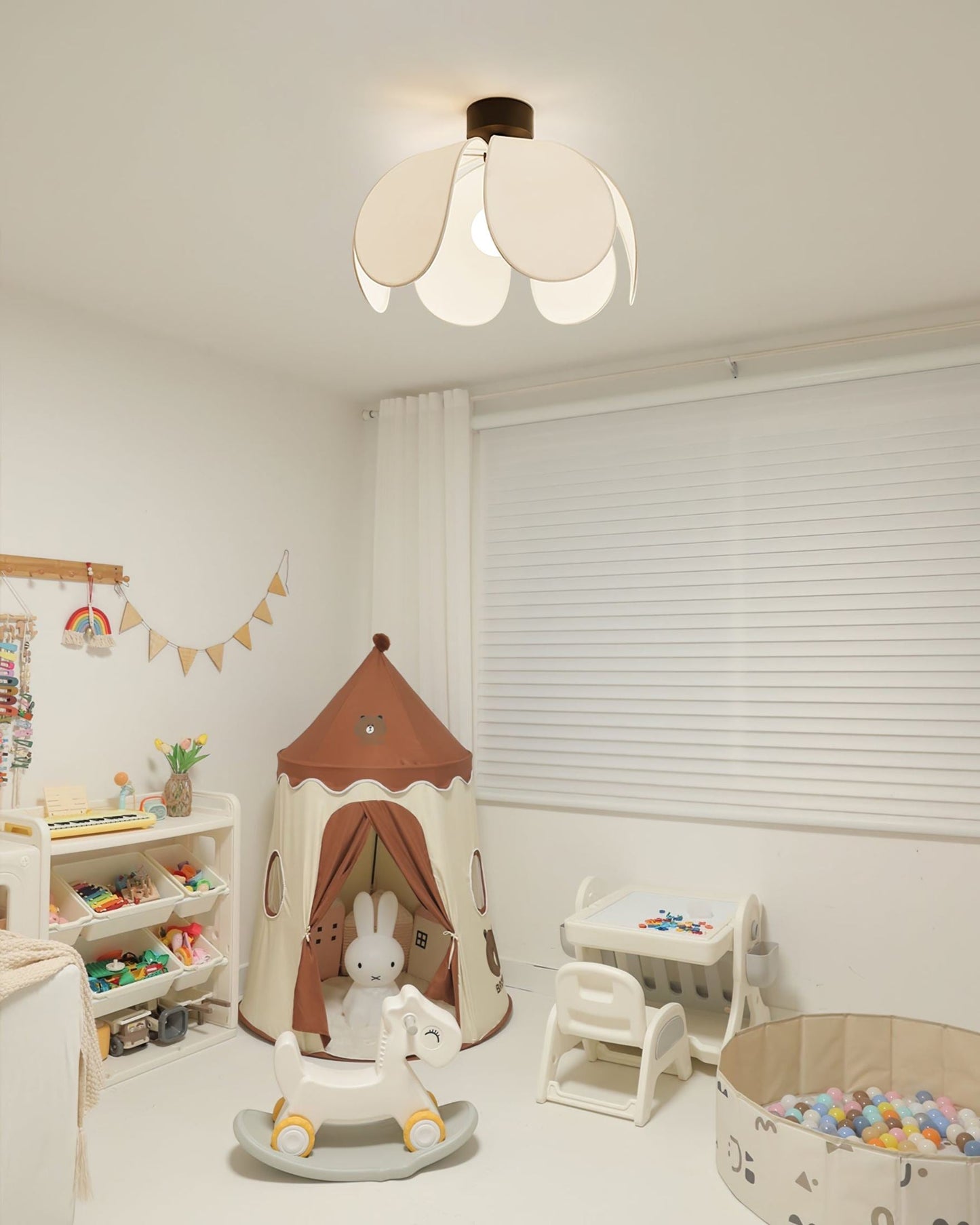 FlowerLuxe - Ceiling Light with Fabric Flowers and Intimate Lighting