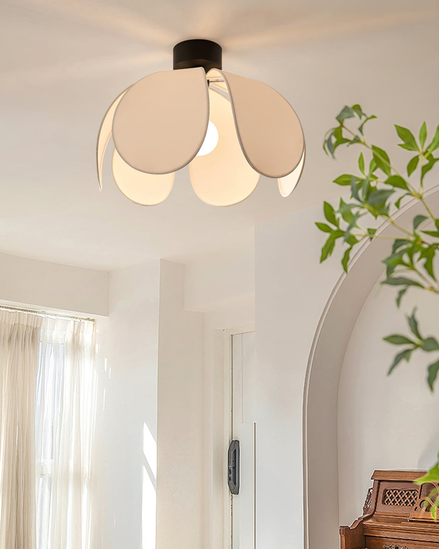FlowerLuxe - Ceiling Light with Fabric Flowers and Intimate Lighting