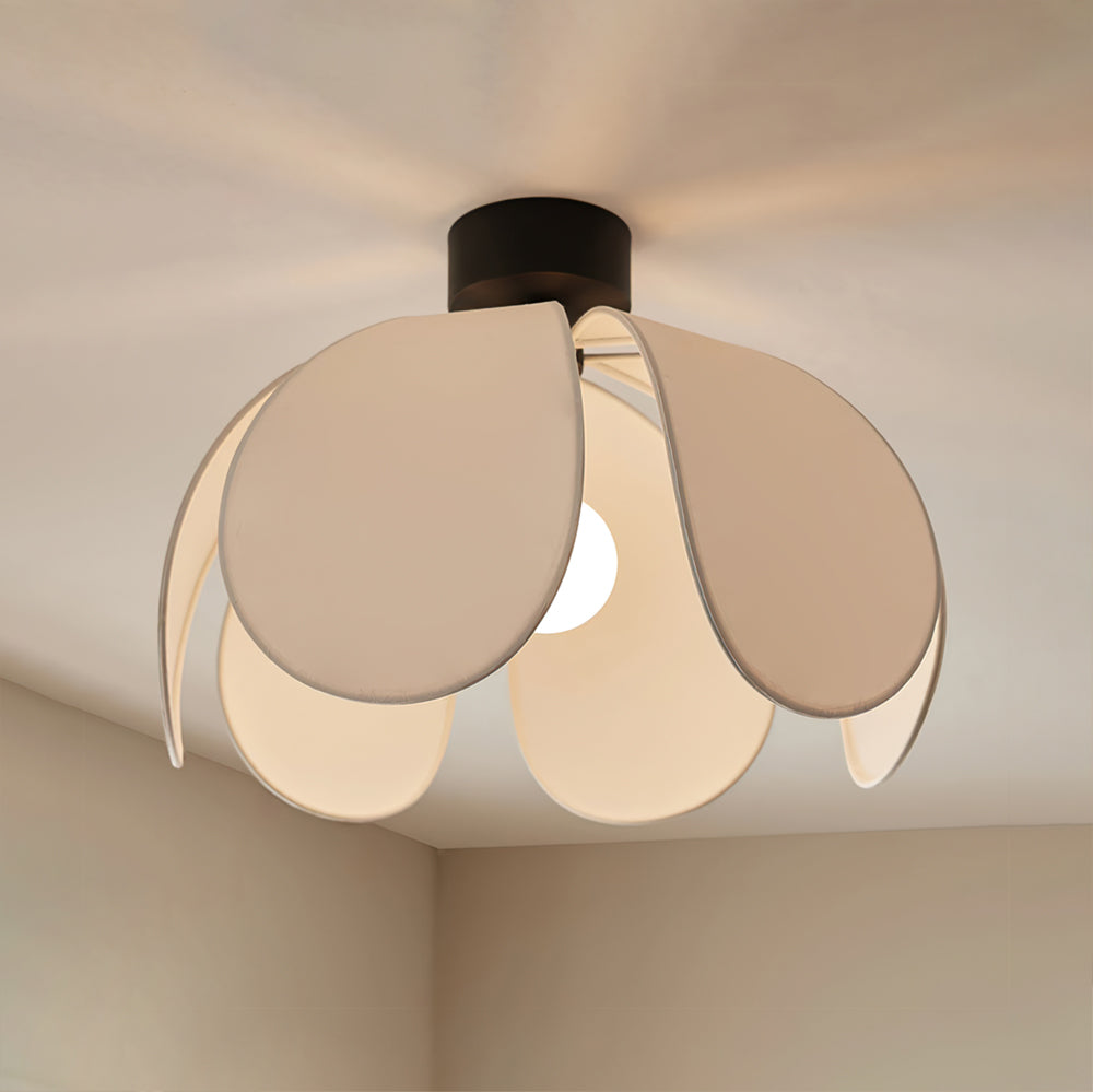 FlowerLuxe - Ceiling Light with Fabric Flowers and Intimate Lighting