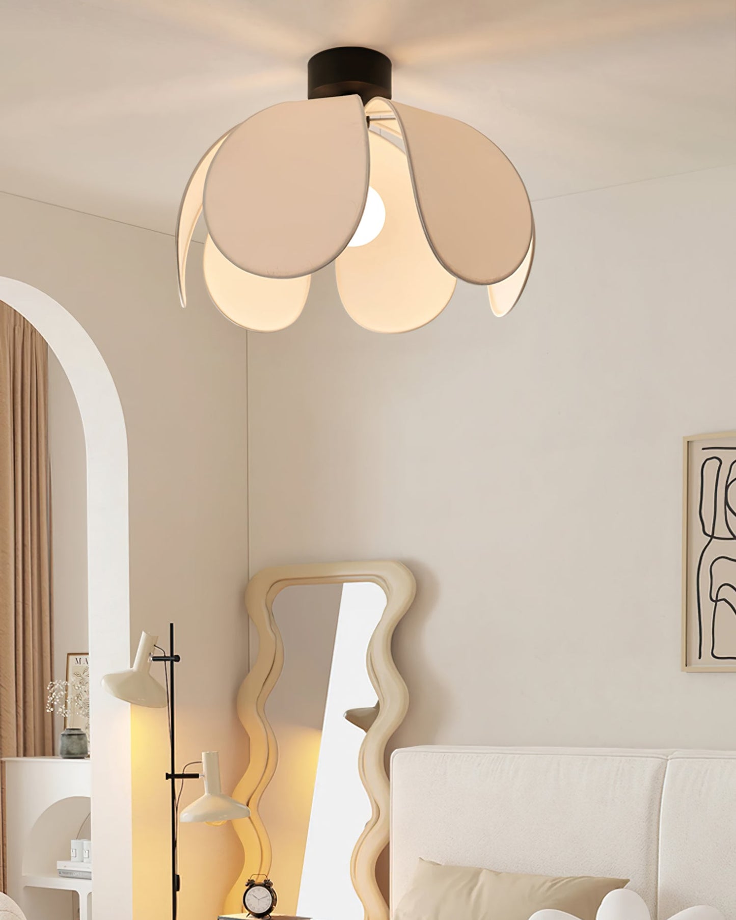 FlowerLuxe - Ceiling Light with Fabric Flowers and Intimate Lighting