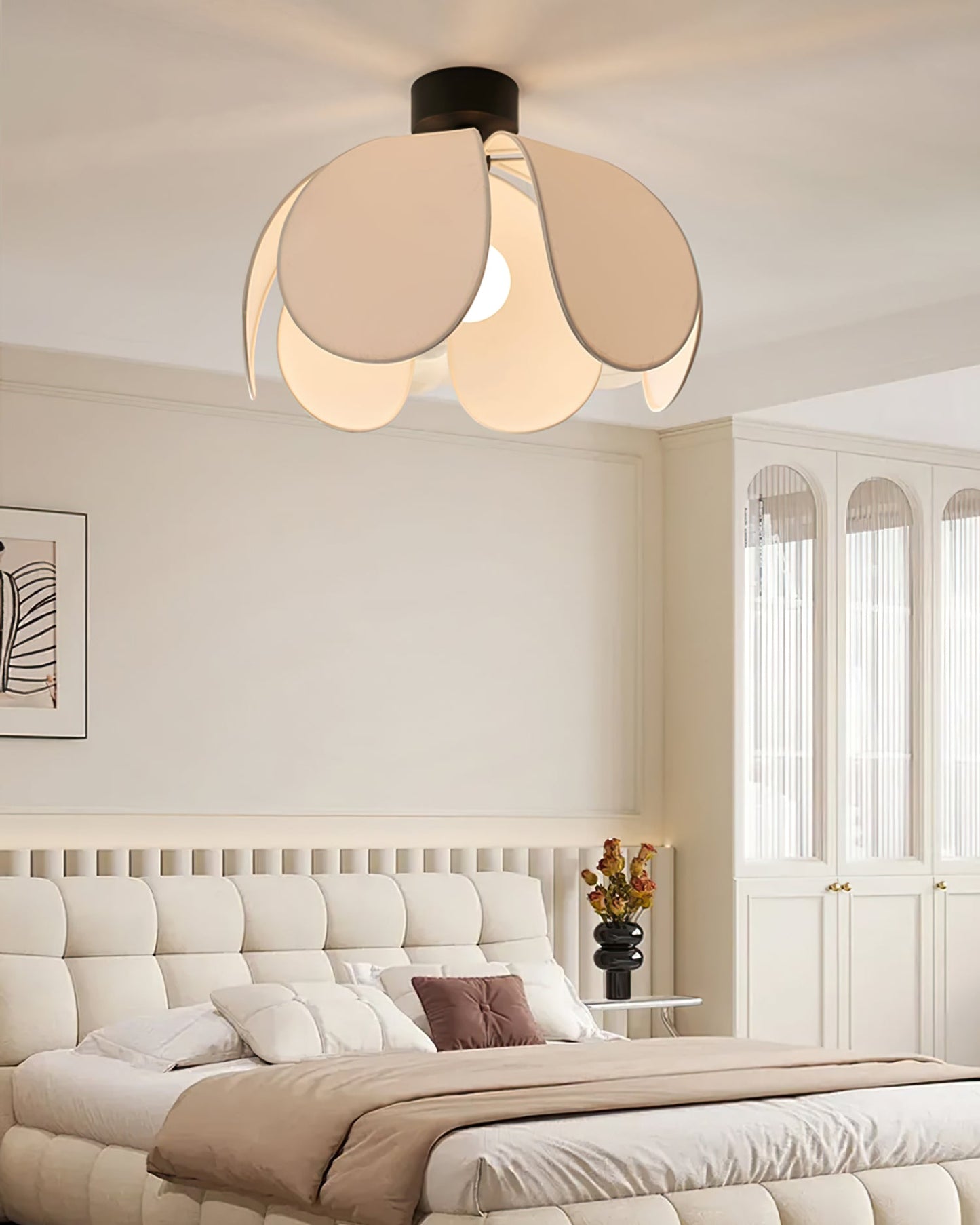 FlowerLuxe - Ceiling Light with Fabric Flowers and Intimate Lighting