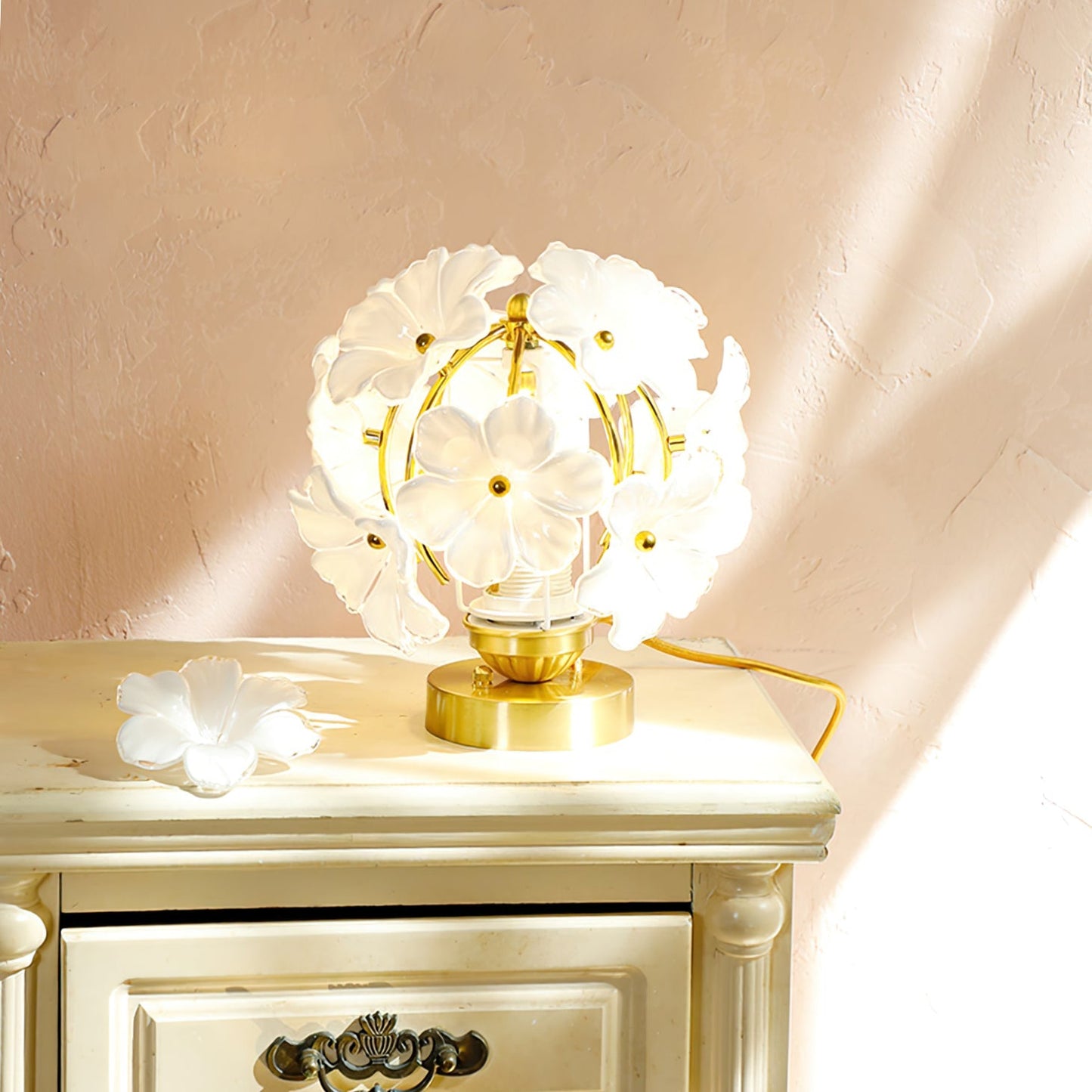 GraceBloom - Blomsterbordlampe