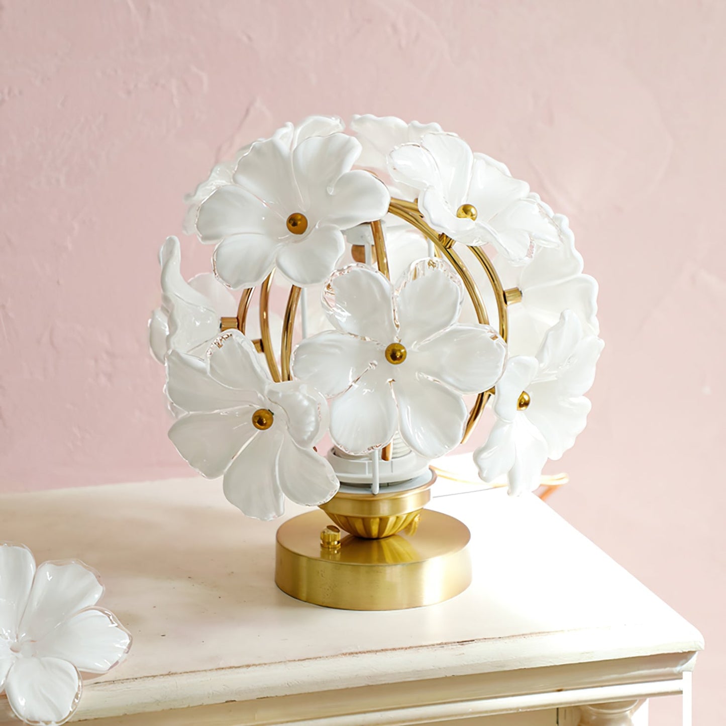 GraceBloom - Blomsterbordlampe
