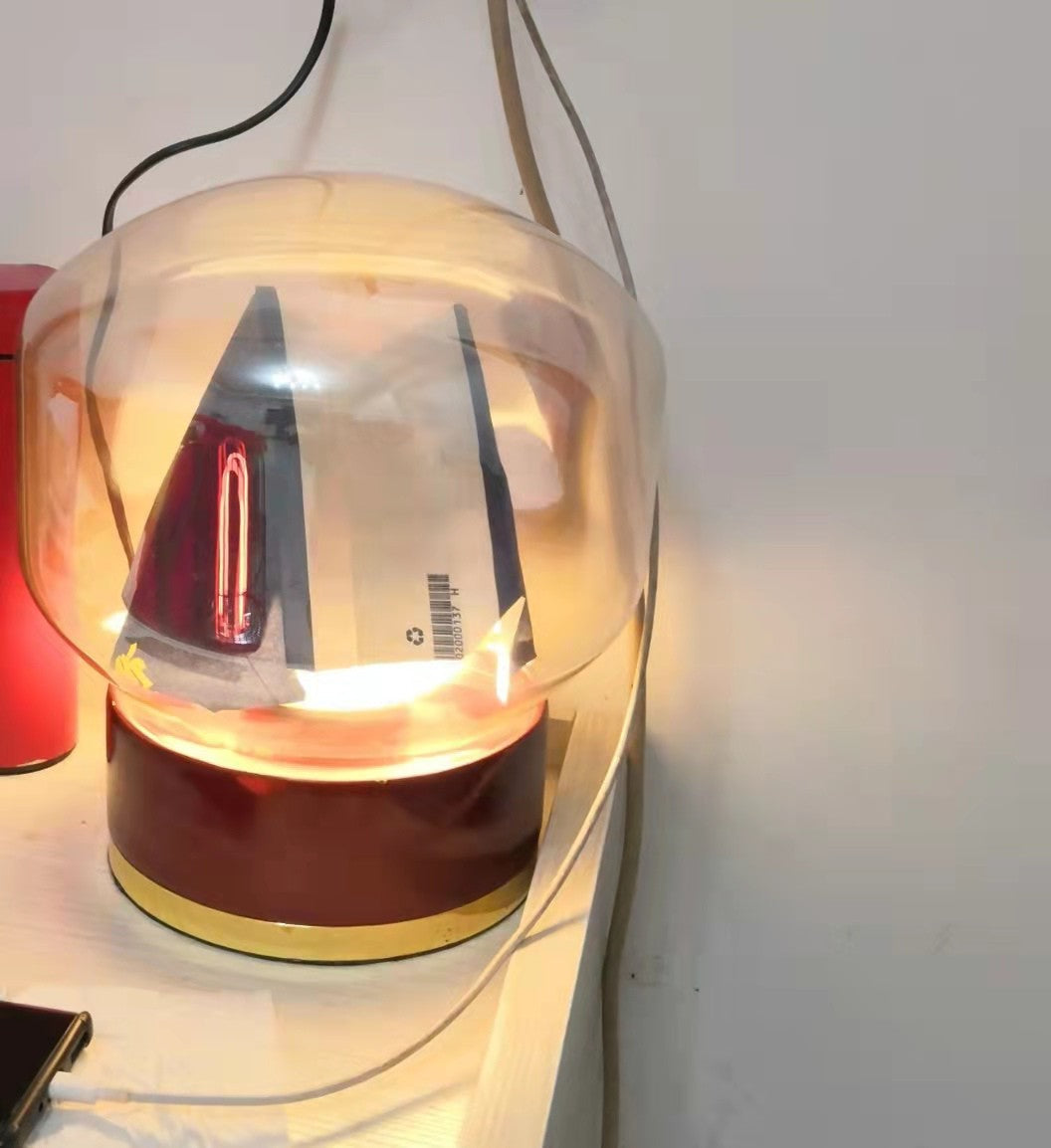 BouleLuxe - Bordlampe med geometrisk stil og varm atmosfære