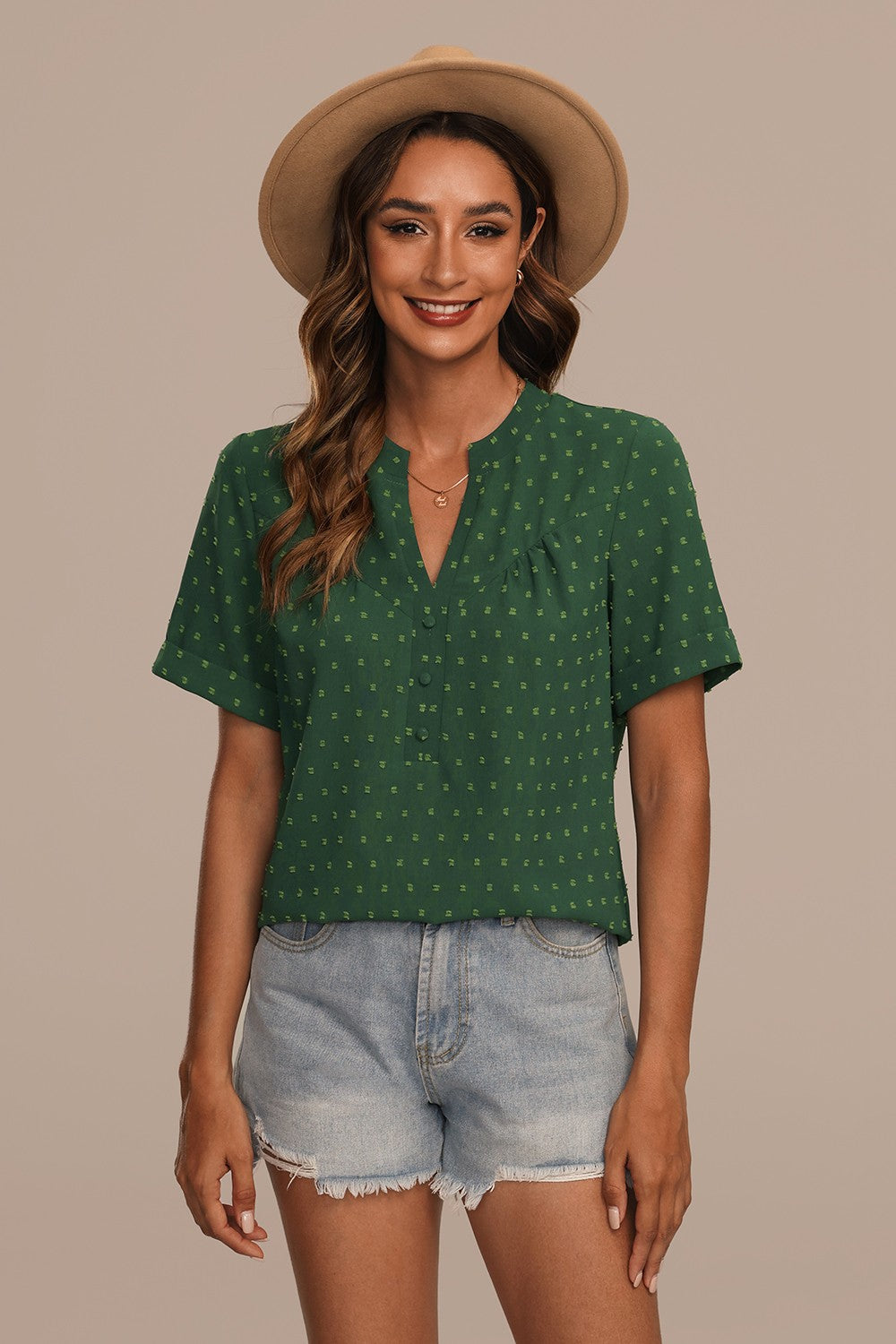Milou – T-shirt élégant pour femmes avec col en V et détails à boutons