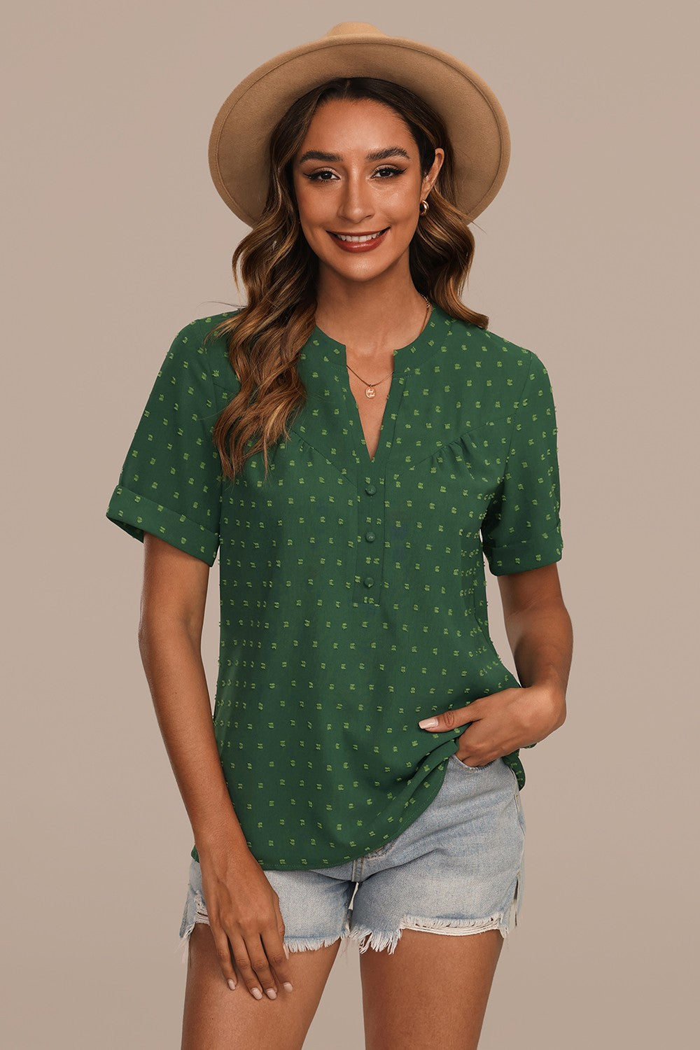 Milou – T-shirt élégant pour femmes avec col en V et détails à boutons
