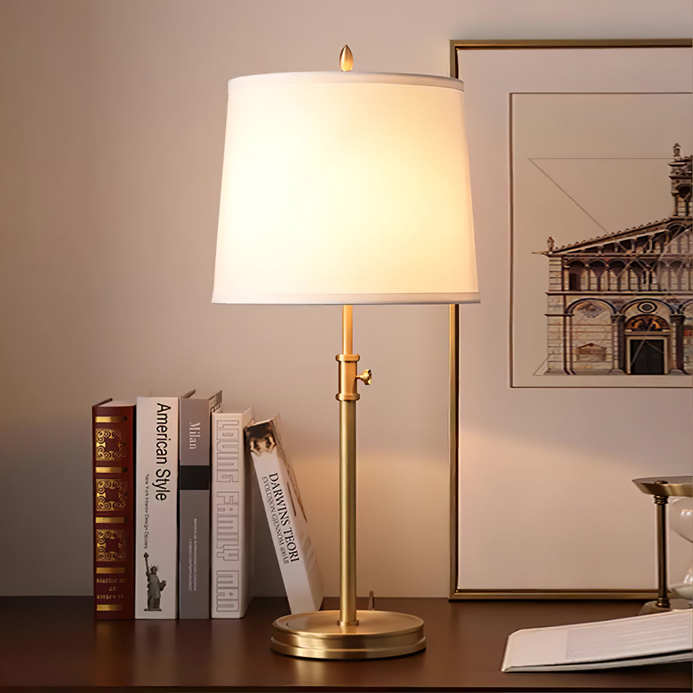 BrassLuxe – Vintage guld bordlampe med stofskærm
