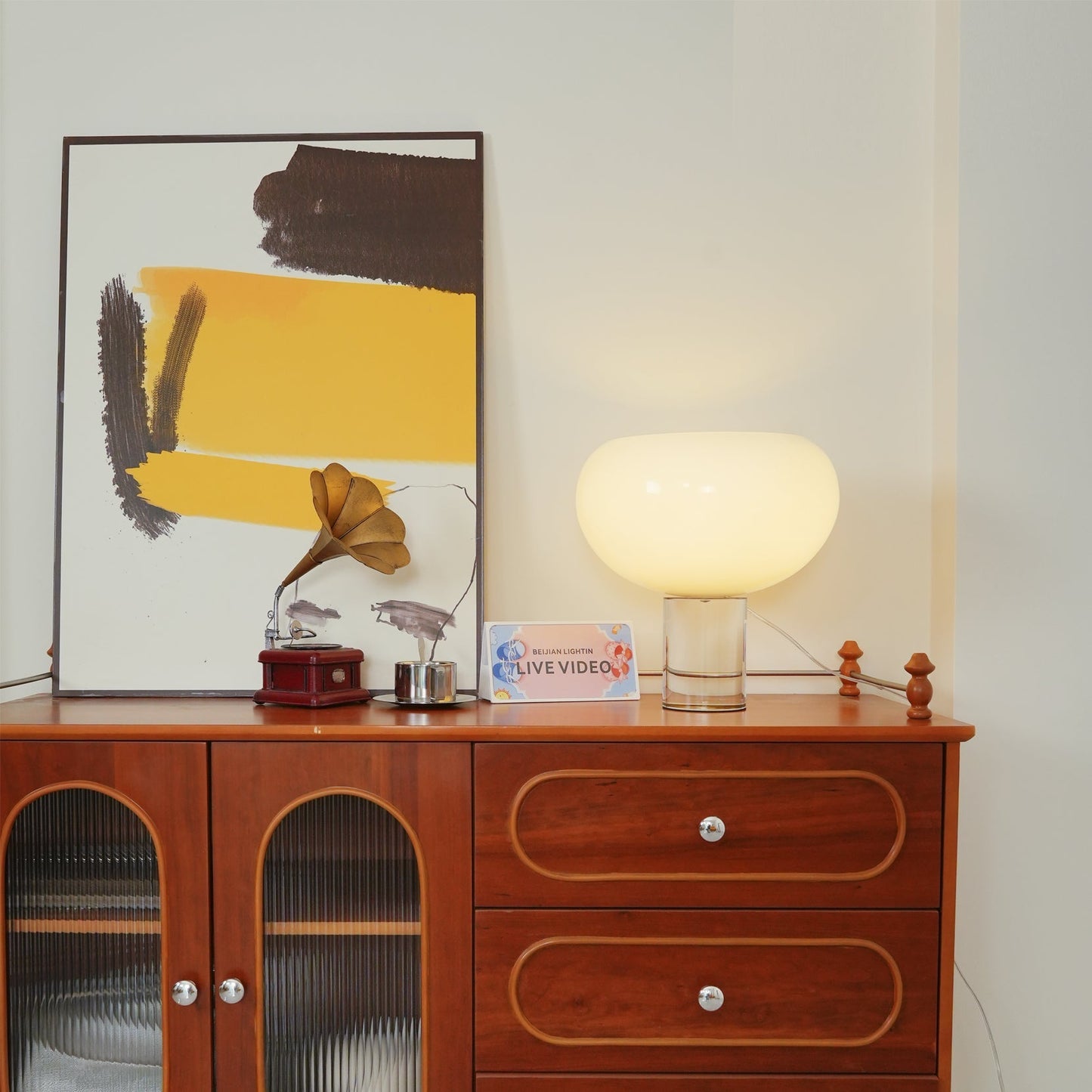 GlowBuds - Moderne bordlampe med rundt glasdesign