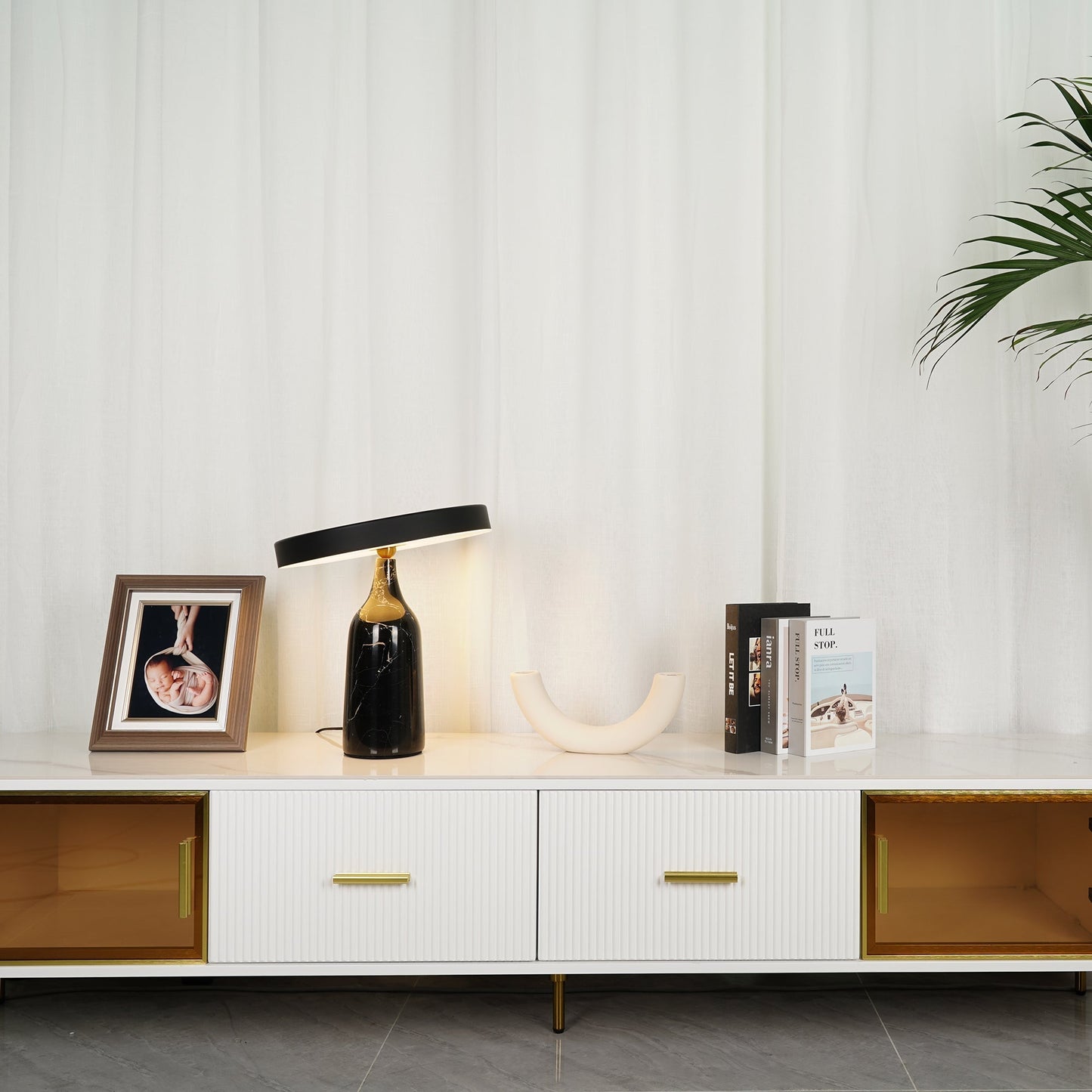LuxeEddy - Table Lamp with Elegant Design and Subtle Light Distribution