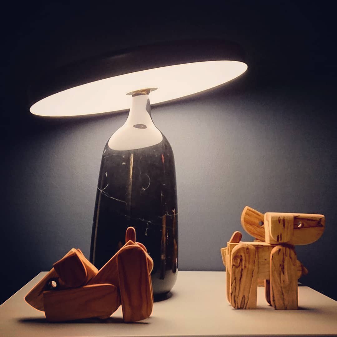 LuxeEddy - Table Lamp with Elegant Design and Subtle Light Distribution