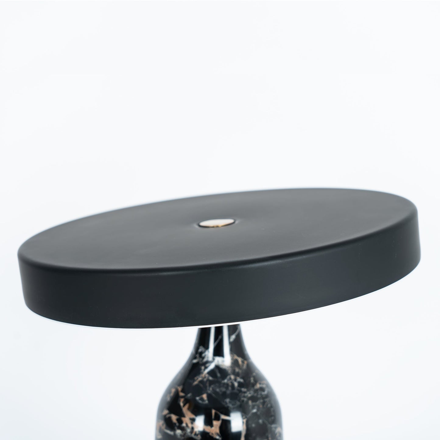 LuxeEddy - Table Lamp with Elegant Design and Subtle Light Distribution