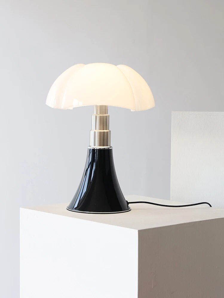 KronbladLys | Smuk blomsterbordlampe