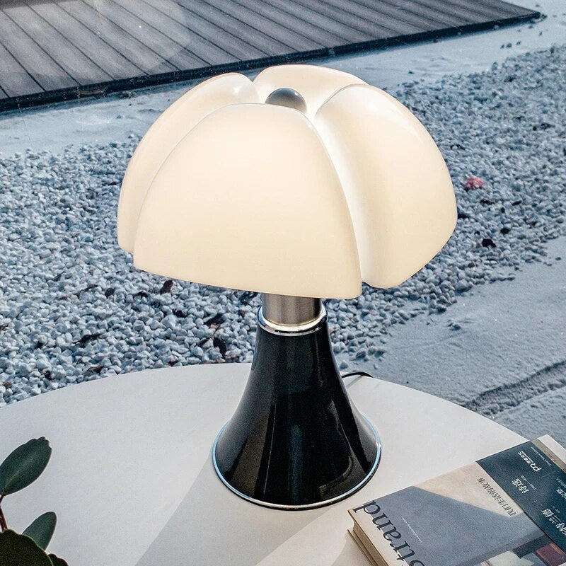 KronbladLys | Smuk blomsterbordlampe