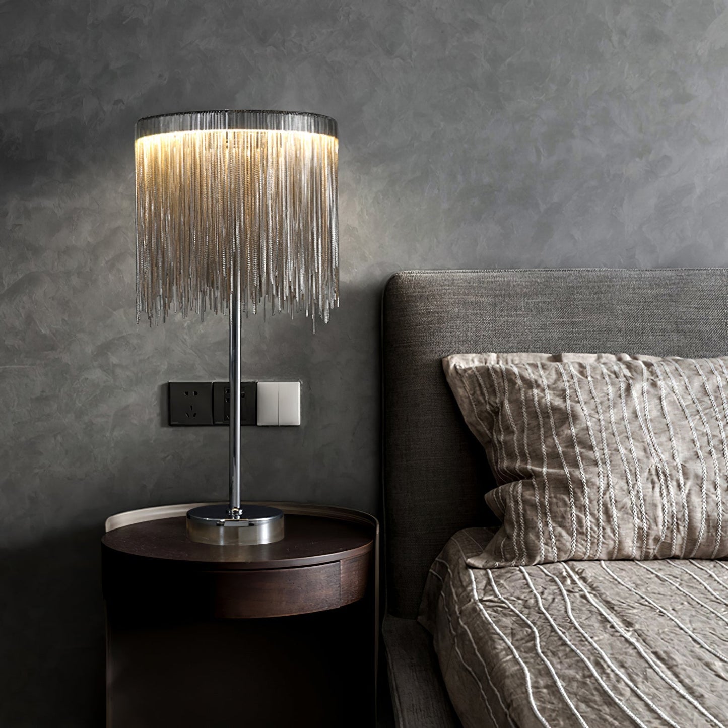 CadenaGloed - Tischlampe mit schicken Quasten-Details und gemütlicher Lichtstreuung